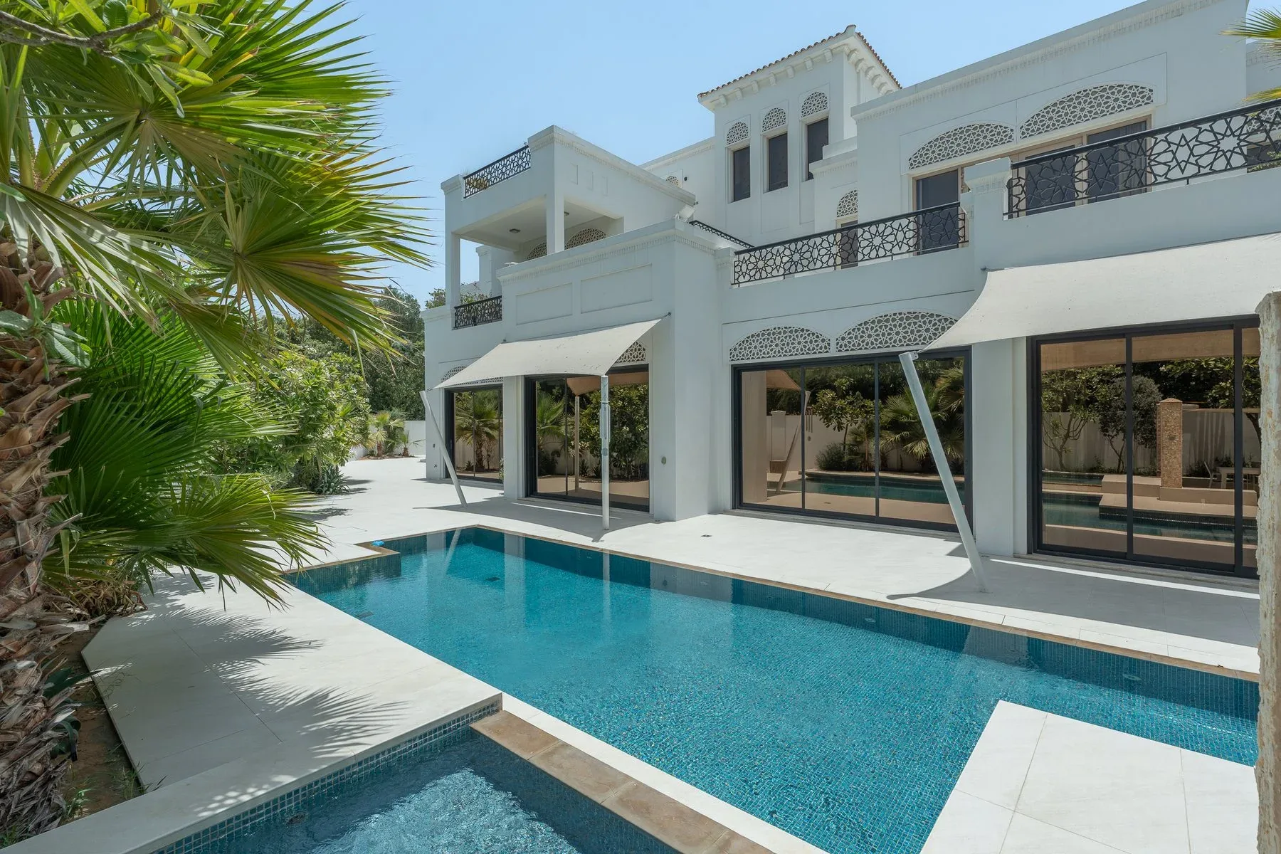 Opulent Corner Villa in Al Barari — photograph 1
