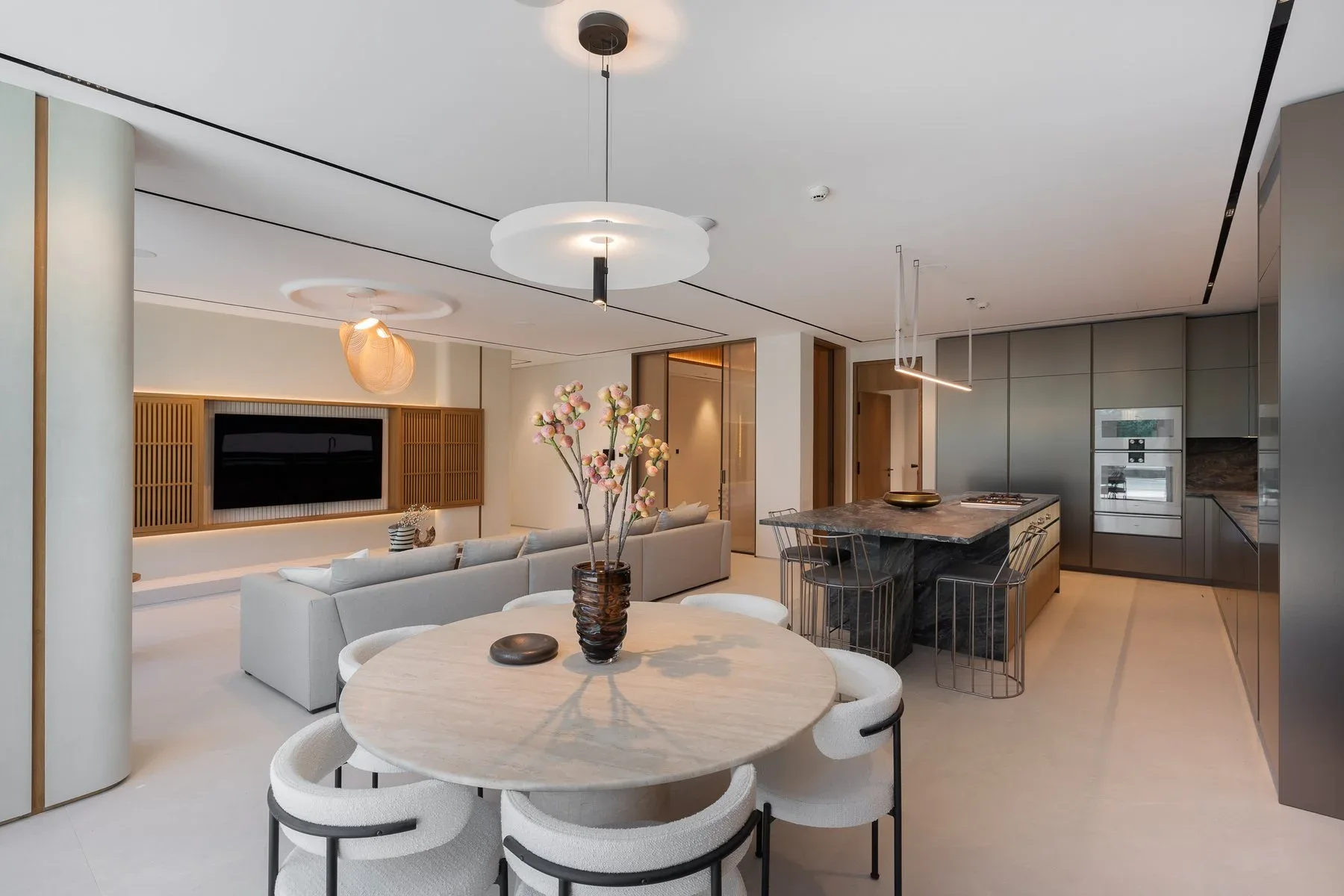 Refined Ready-to-Move Villa With Lake Views in JGE — photograph 7
