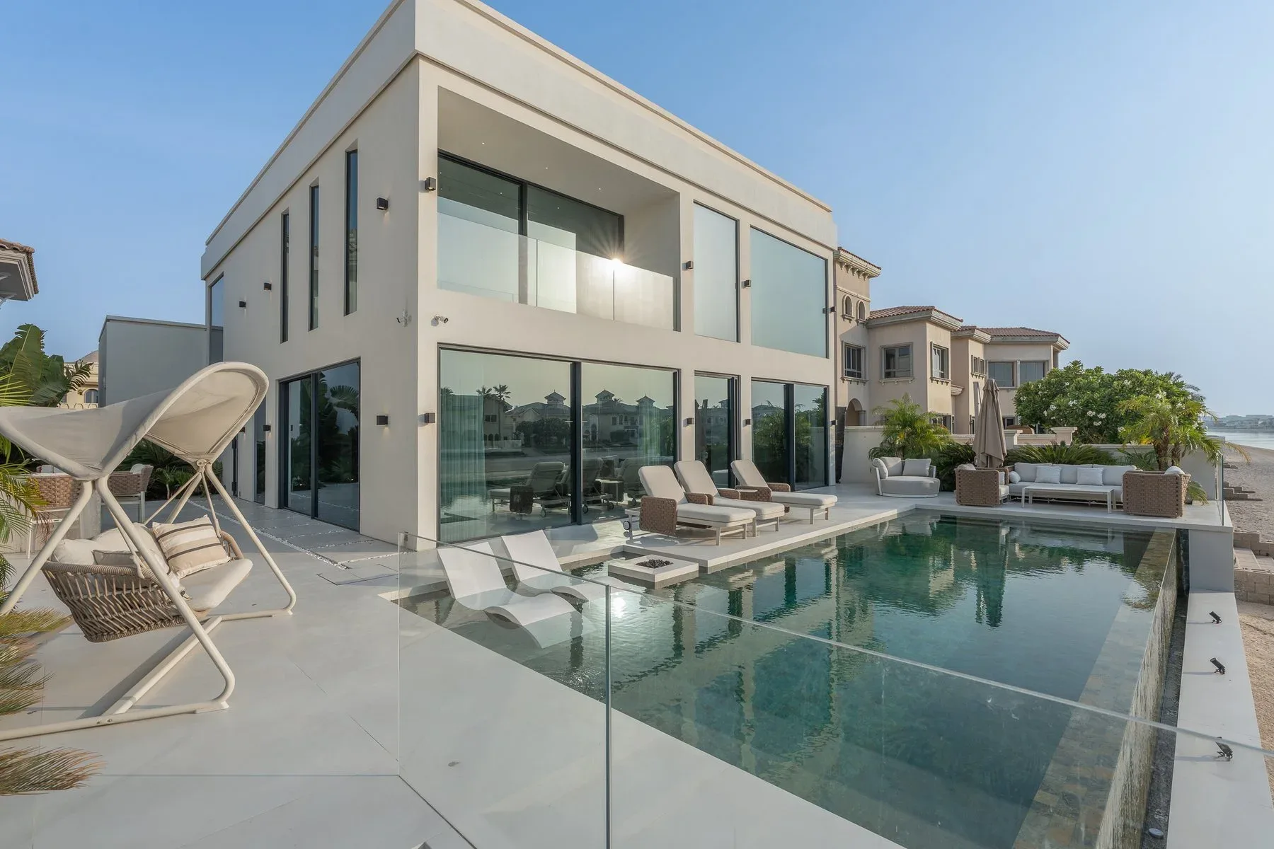 Turnkey Waterfront Garden Home on Palm Jumeirah — photograph 2