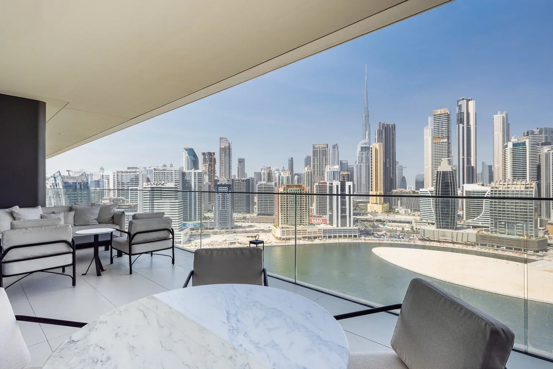 Palatial Apartment in Dynamic Business Bay — photograph 1