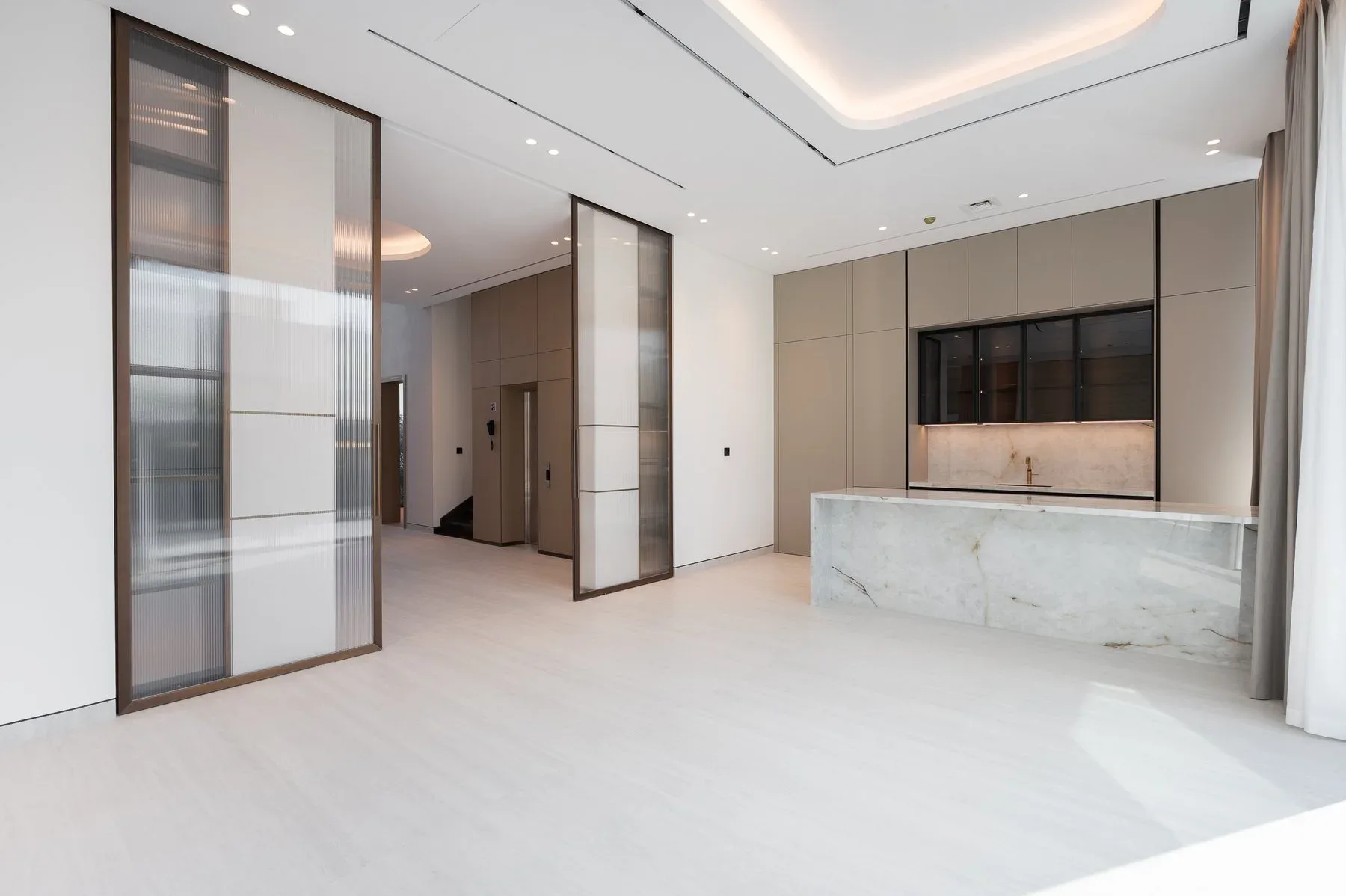 Expansive Villa with Private Lift in Nad Al Sheba — photograph 3