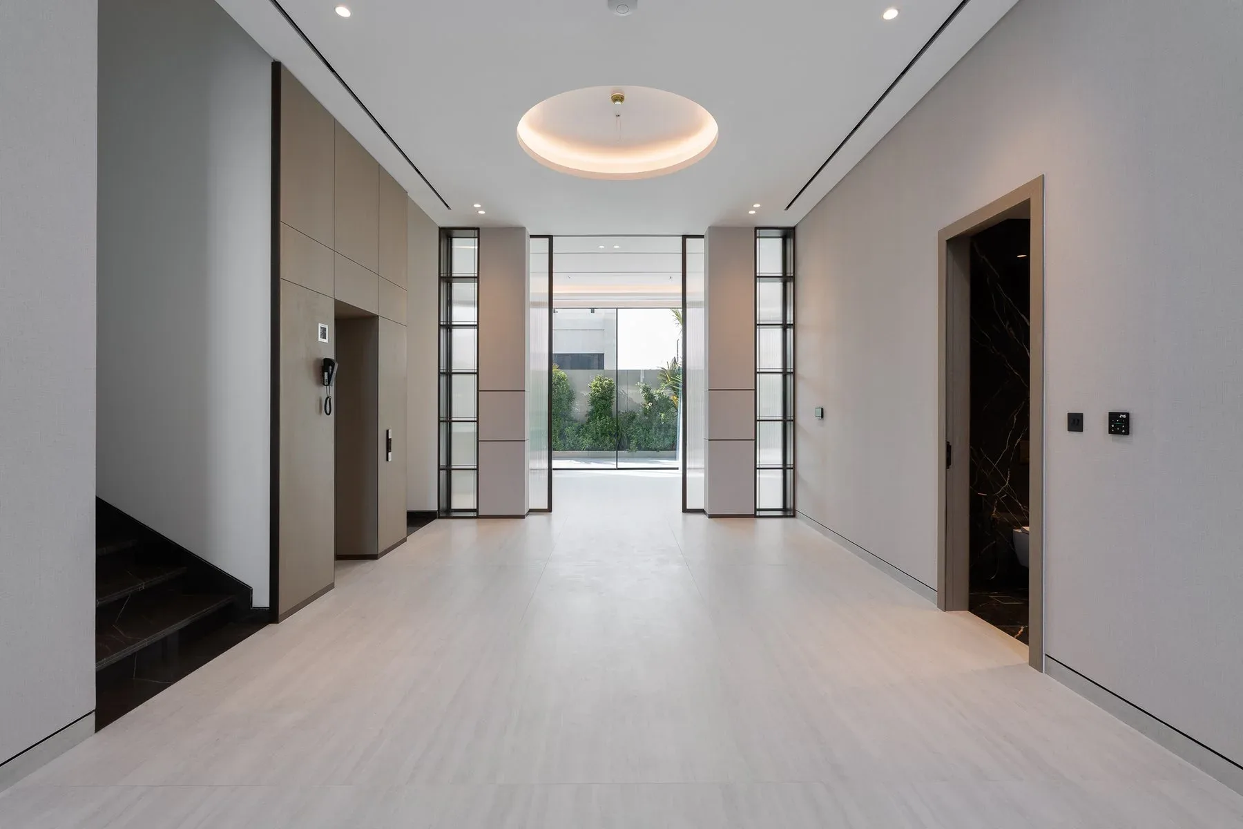 Expansive Villa with Private Lift in Nad Al Sheba — photograph 2