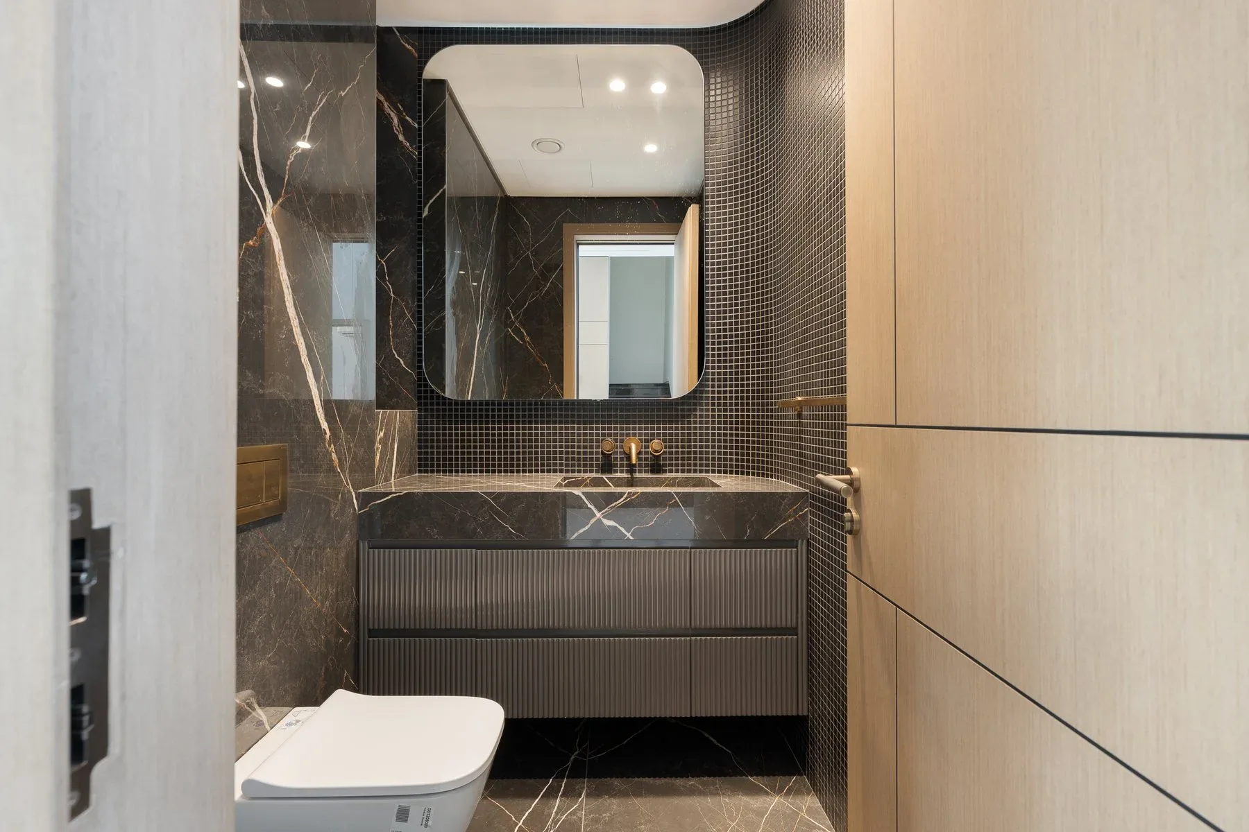Expansive Villa with Private Lift in Nad Al Sheba — photograph 4