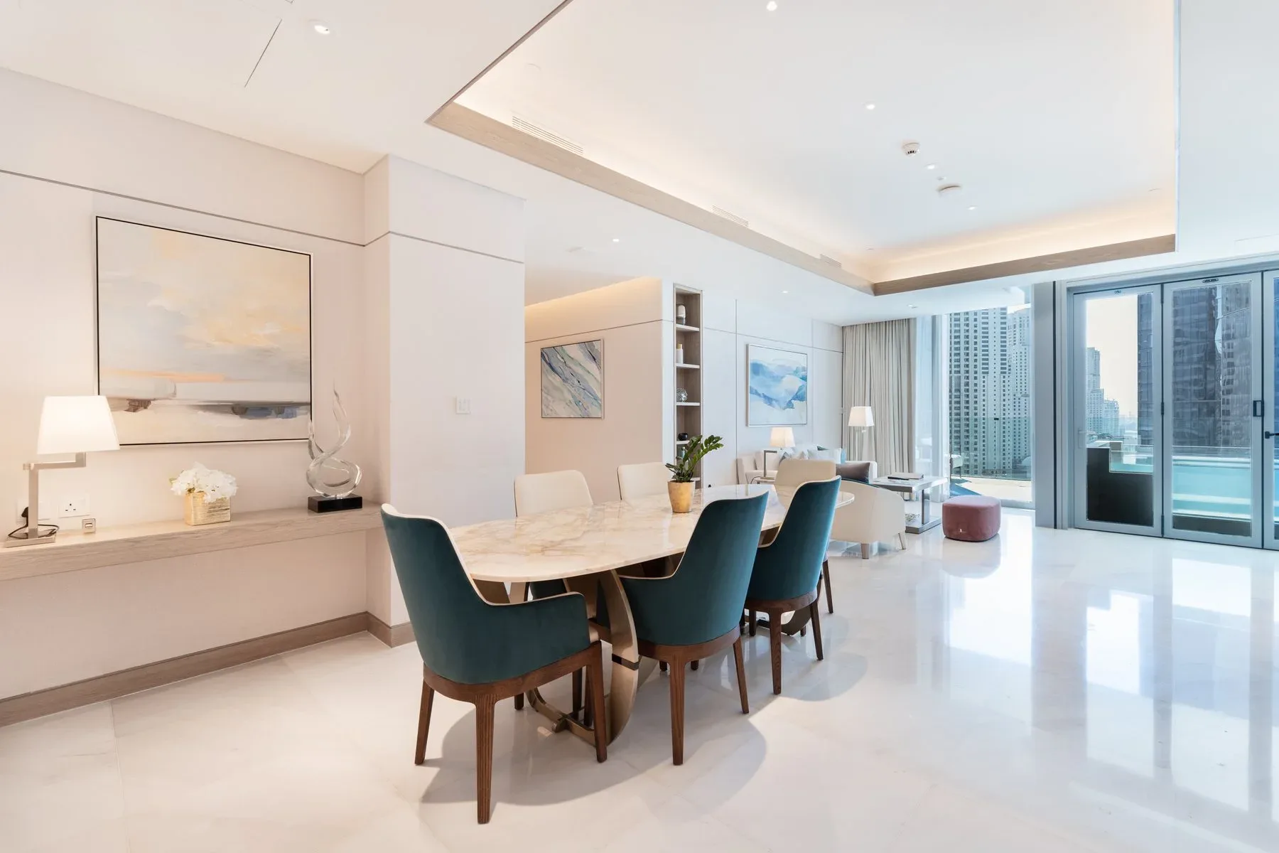 Refined Apartment with Full Sea View — photograph 2