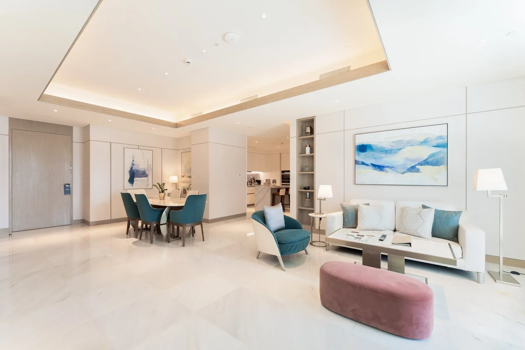 Refined Apartment with Full Sea View — photograph 3
