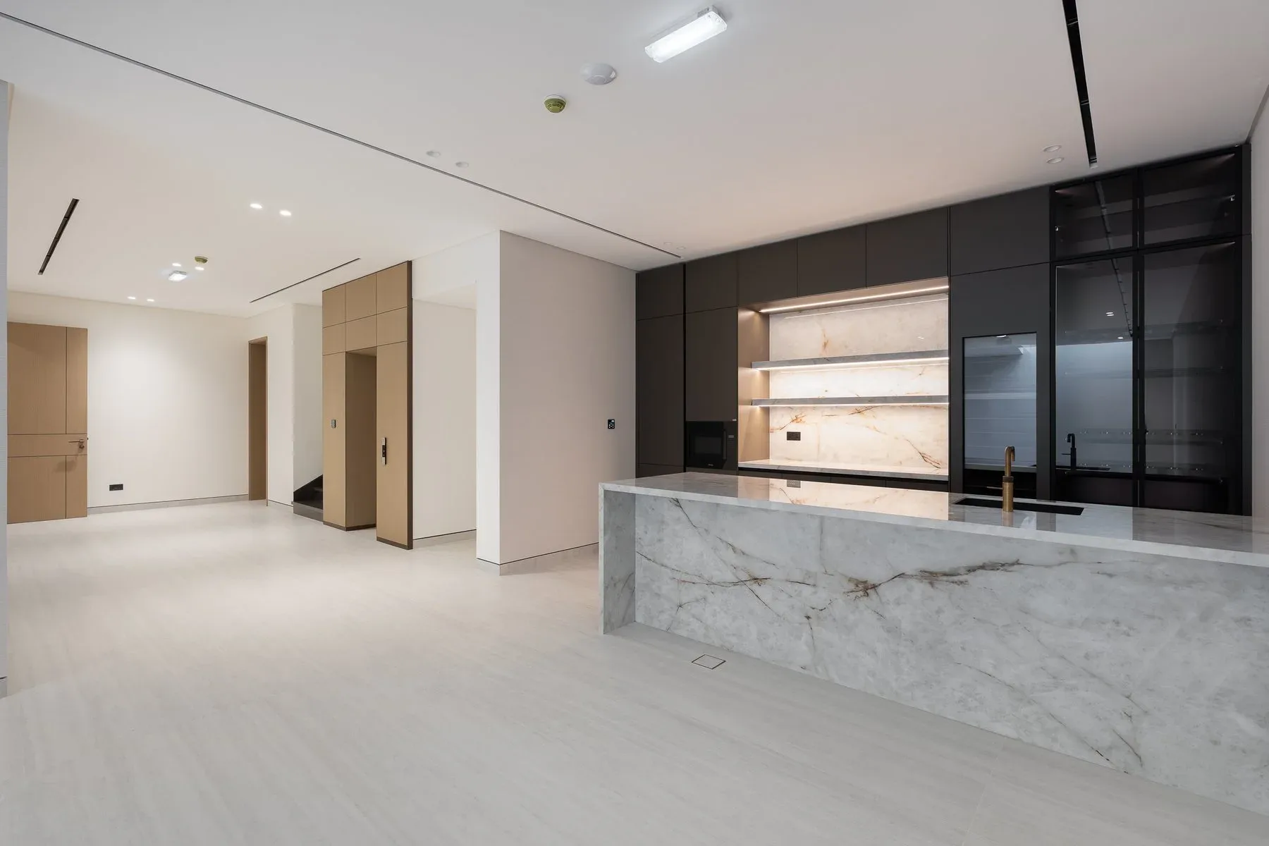 Expansive Villa with Private Lift in Nad Al Sheba — photograph 10