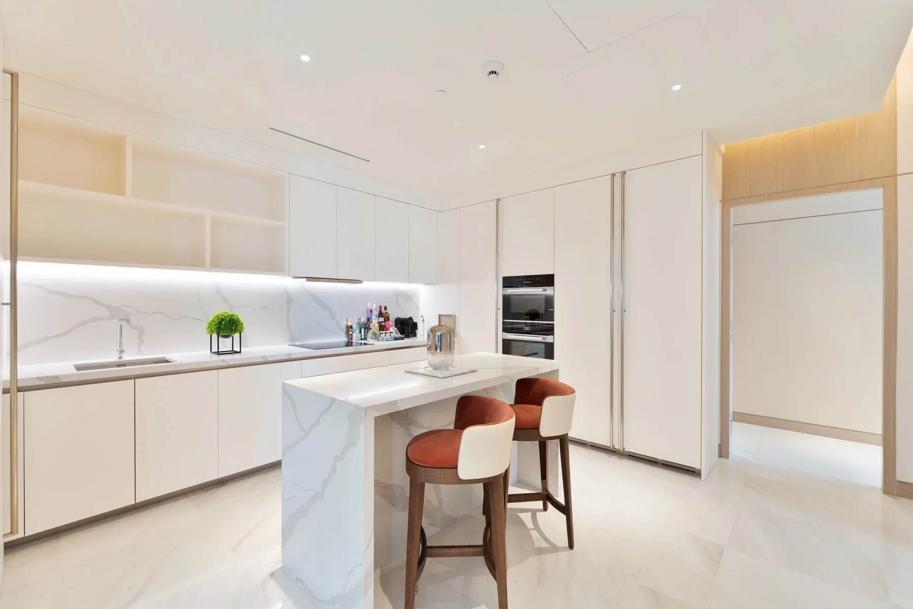 Refined Apartment with Full Sea View — photograph 9