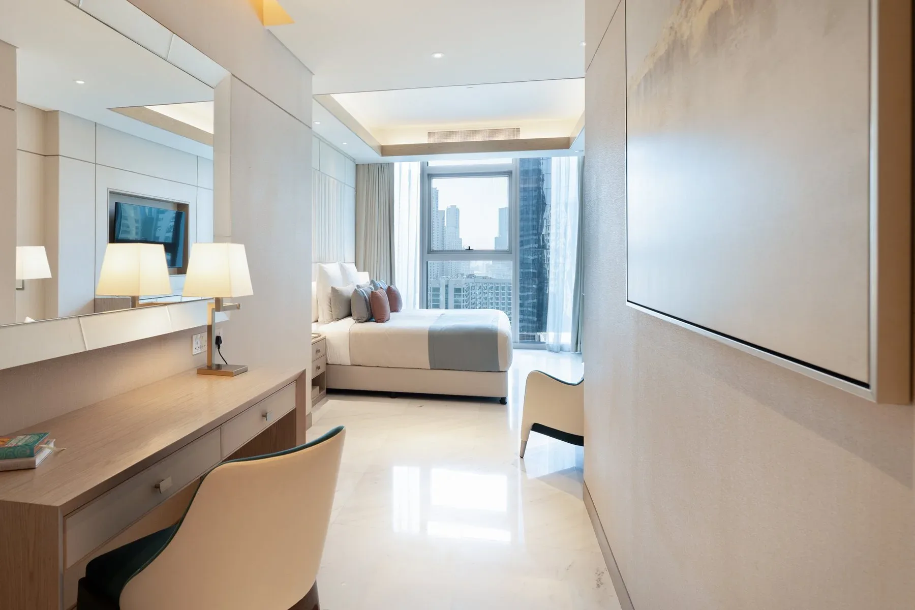 Refined Apartment with Full Sea View — photograph 8
