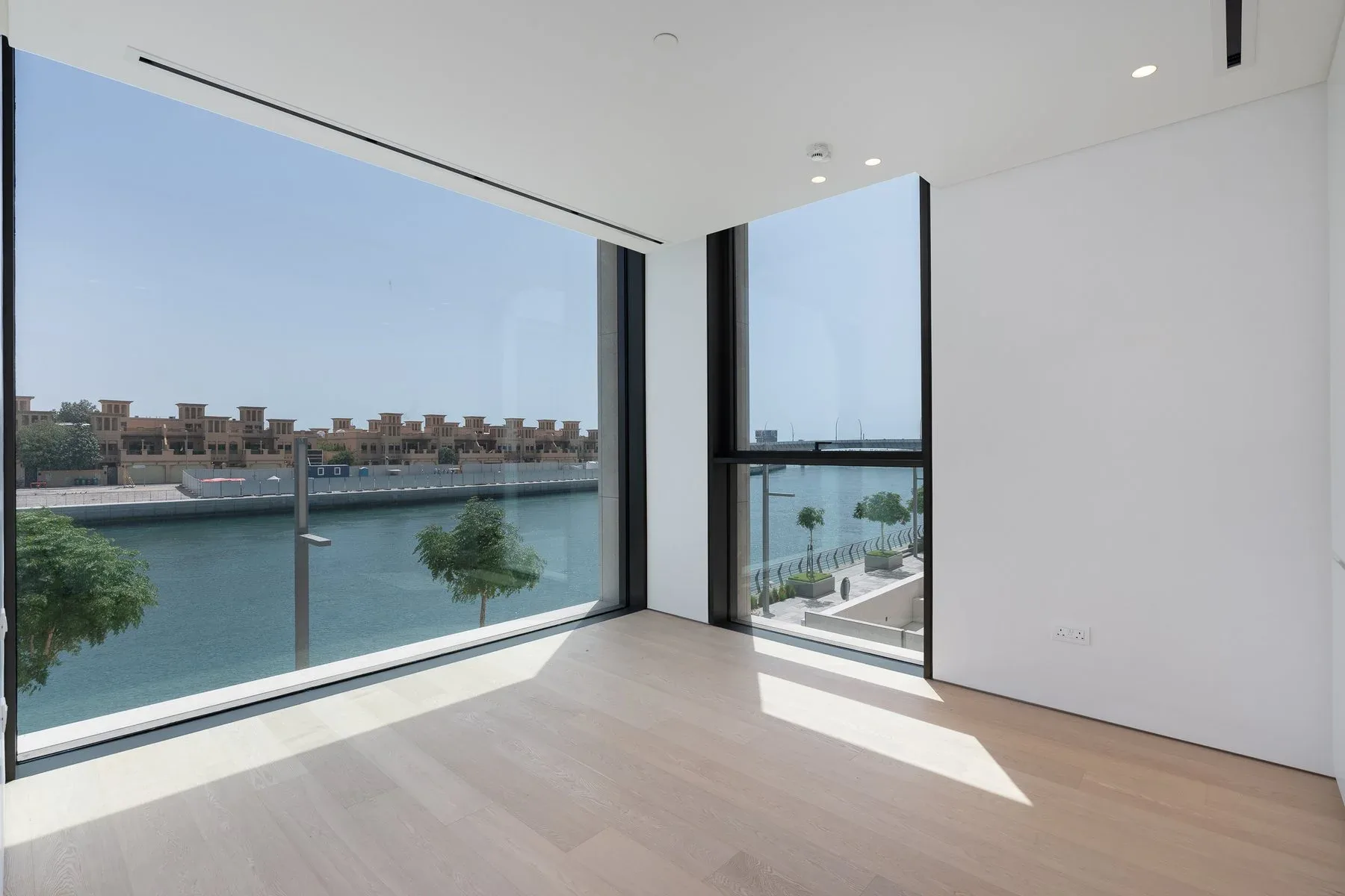 Modern Waterfront Duplex in Jumeirah — photograph 9