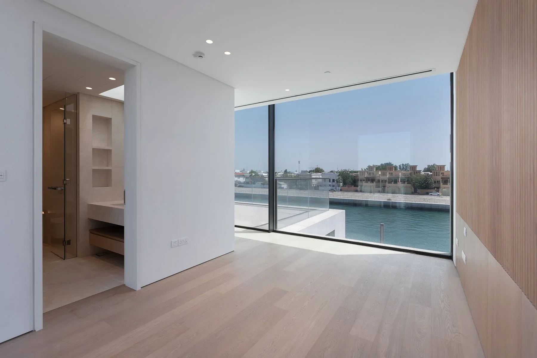 Modern Waterfront Duplex in Jumeirah — photograph 8