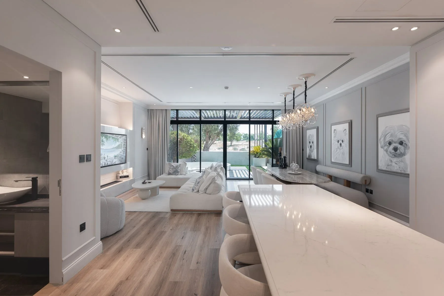 Upgraded Modern Villa With Custom Features in JGE — photograph 2