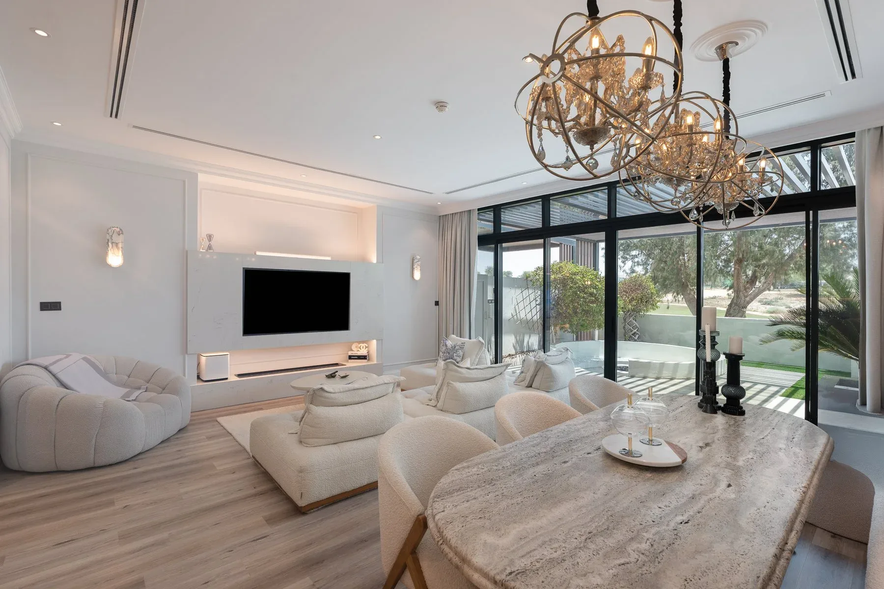 Upgraded Modern Villa With Custom Features in JGE — photograph 1