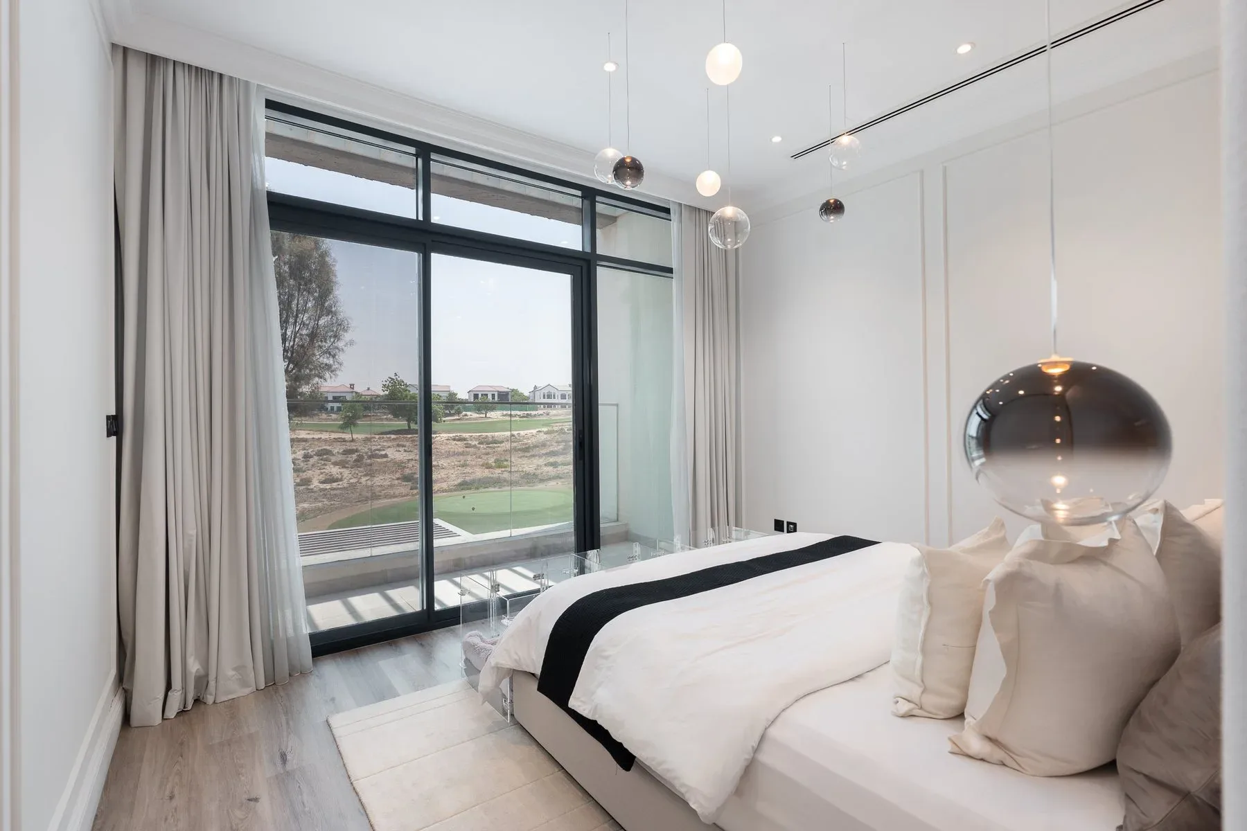 Upgraded Modern Villa With Custom Features in JGE — photograph 9
