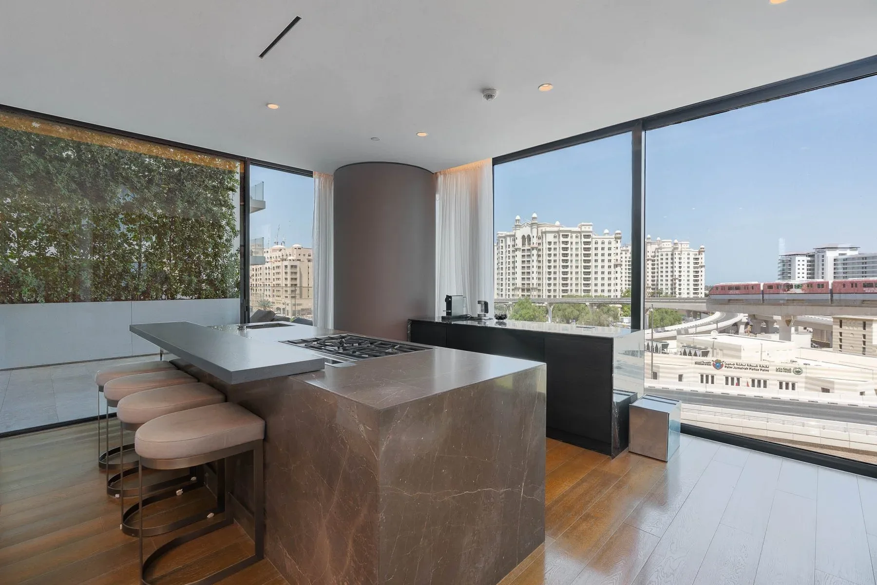 Corner Duplex with Dubai Marina and Harbour Views — photograph 5