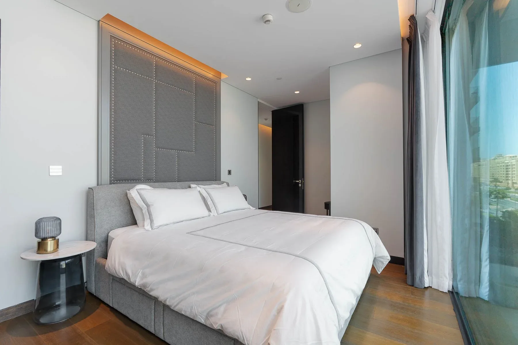 Corner Duplex with Dubai Marina and Harbour Views — photograph 9