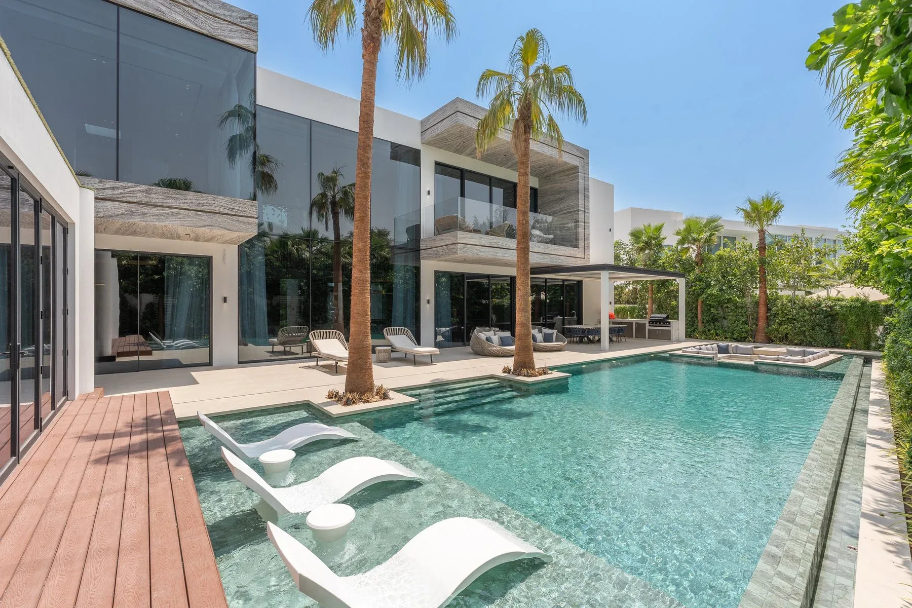 Outstanding Ready-to-Move Villa in Al Barari — photograph 2
