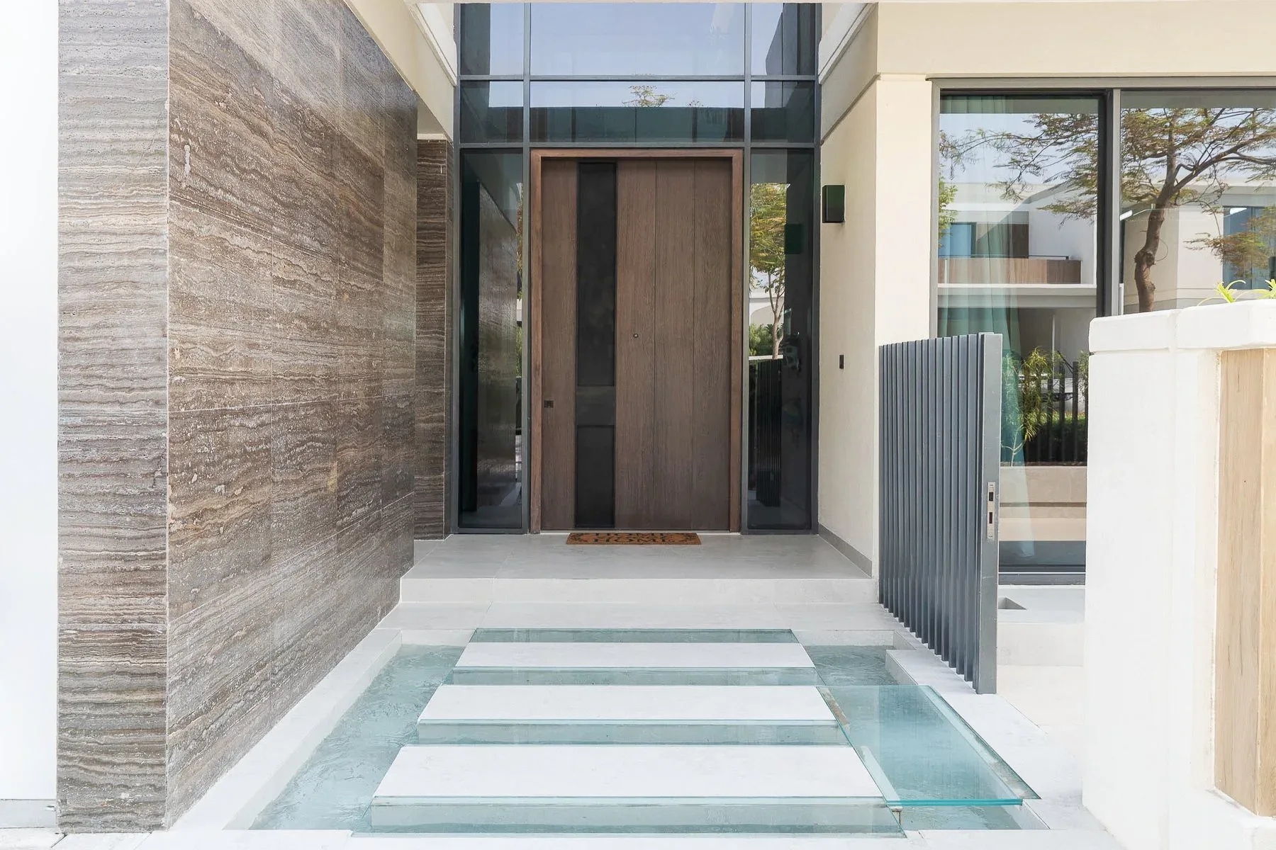 Vast Tilal Al Ghaf Villa with Elegant Upgrades — photograph 5