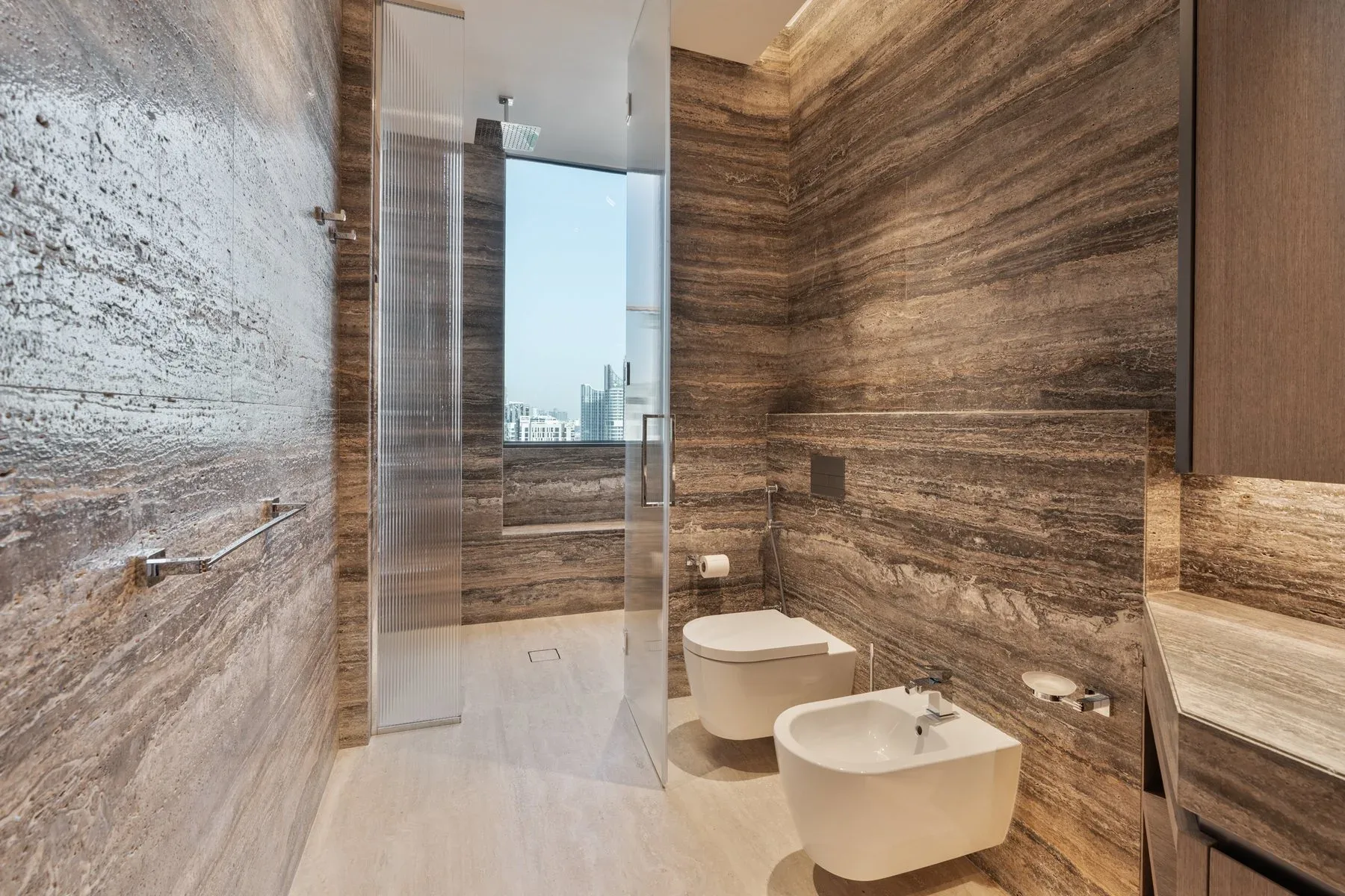 Spectacular Apartment With Burj Khalifa Views — photograph 10