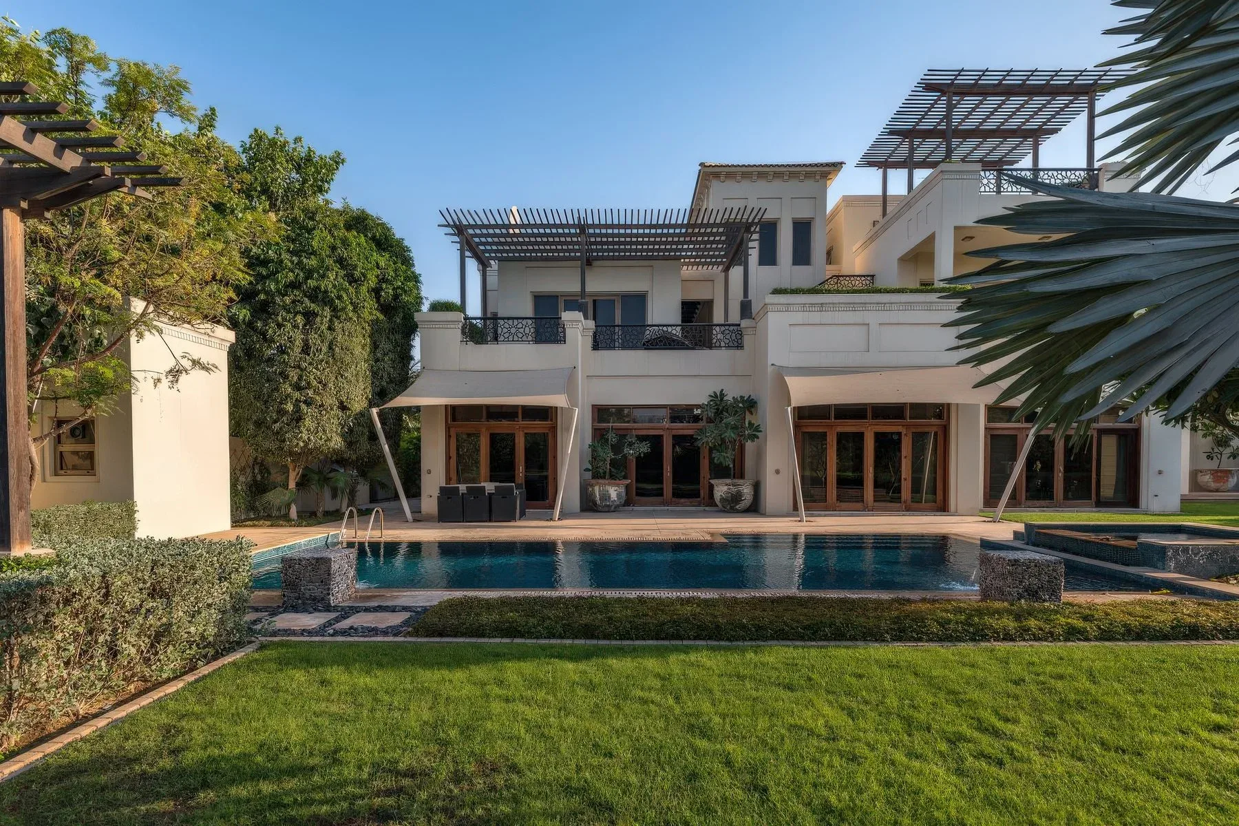 Bromellia Villa with Extended Plot in Al Barari — photograph 4