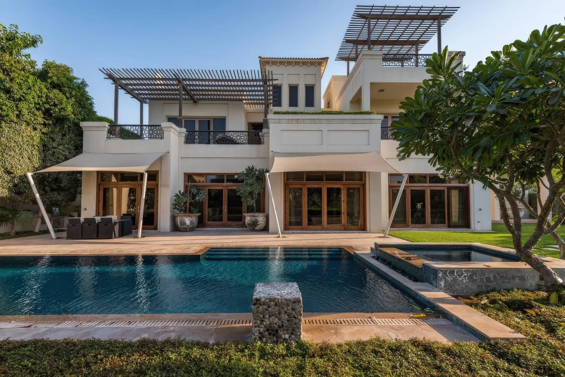 Bromellia Villa with Extended Plot in Al Barari — photograph 8