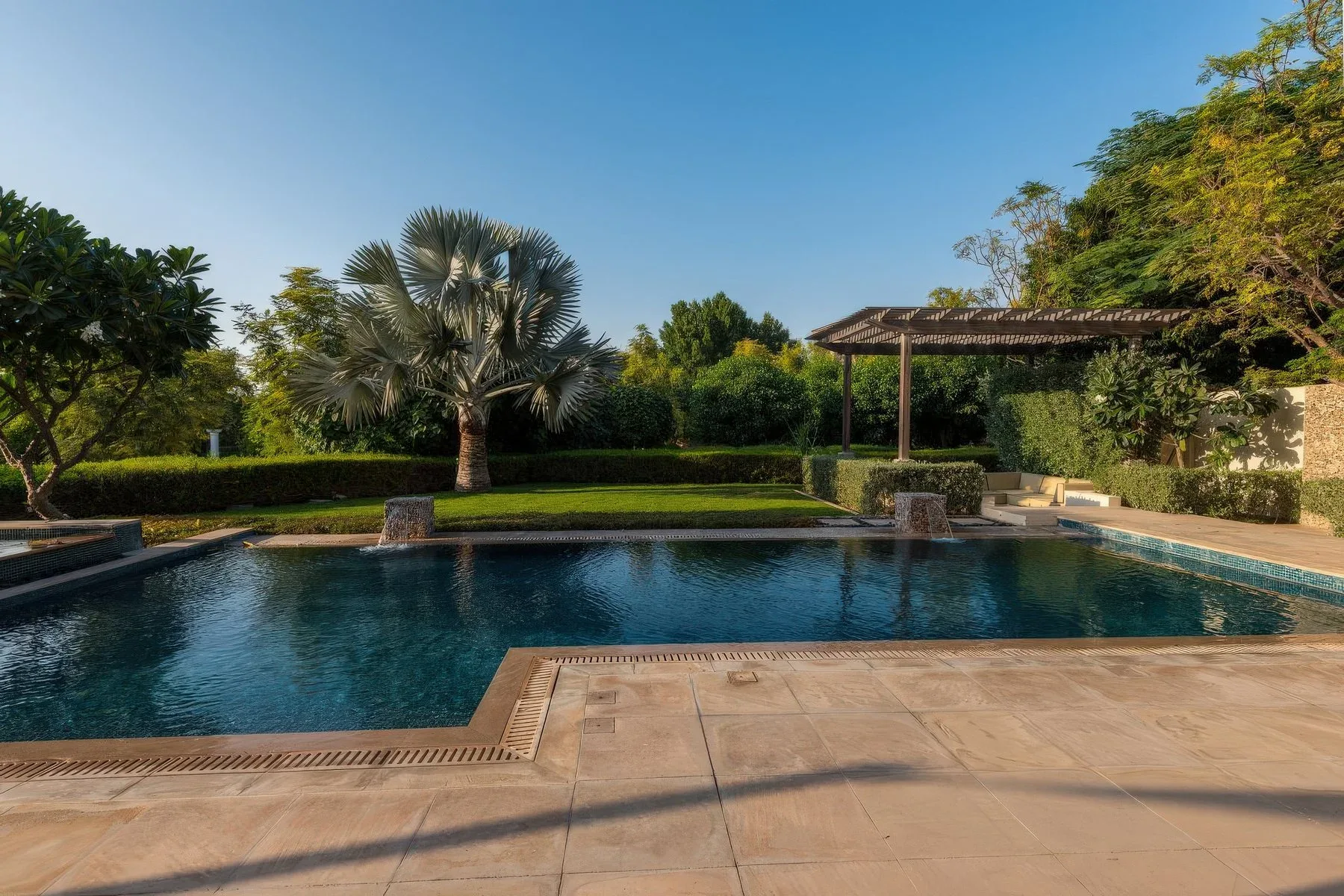 Bromellia Villa with Extended Plot in Al Barari — photograph 10