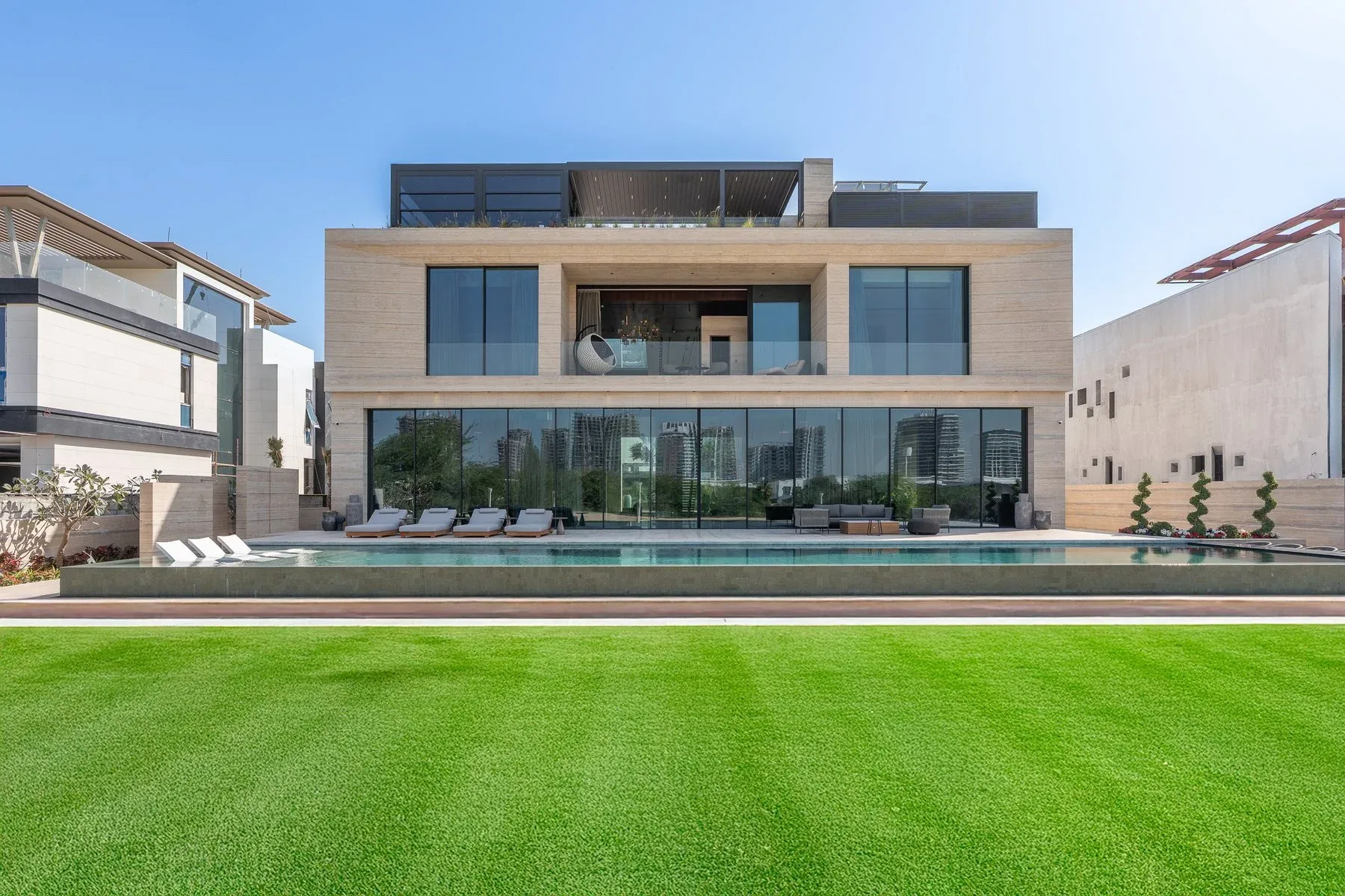One-of-a-Kind Villa in Emerald Hills — photograph 1