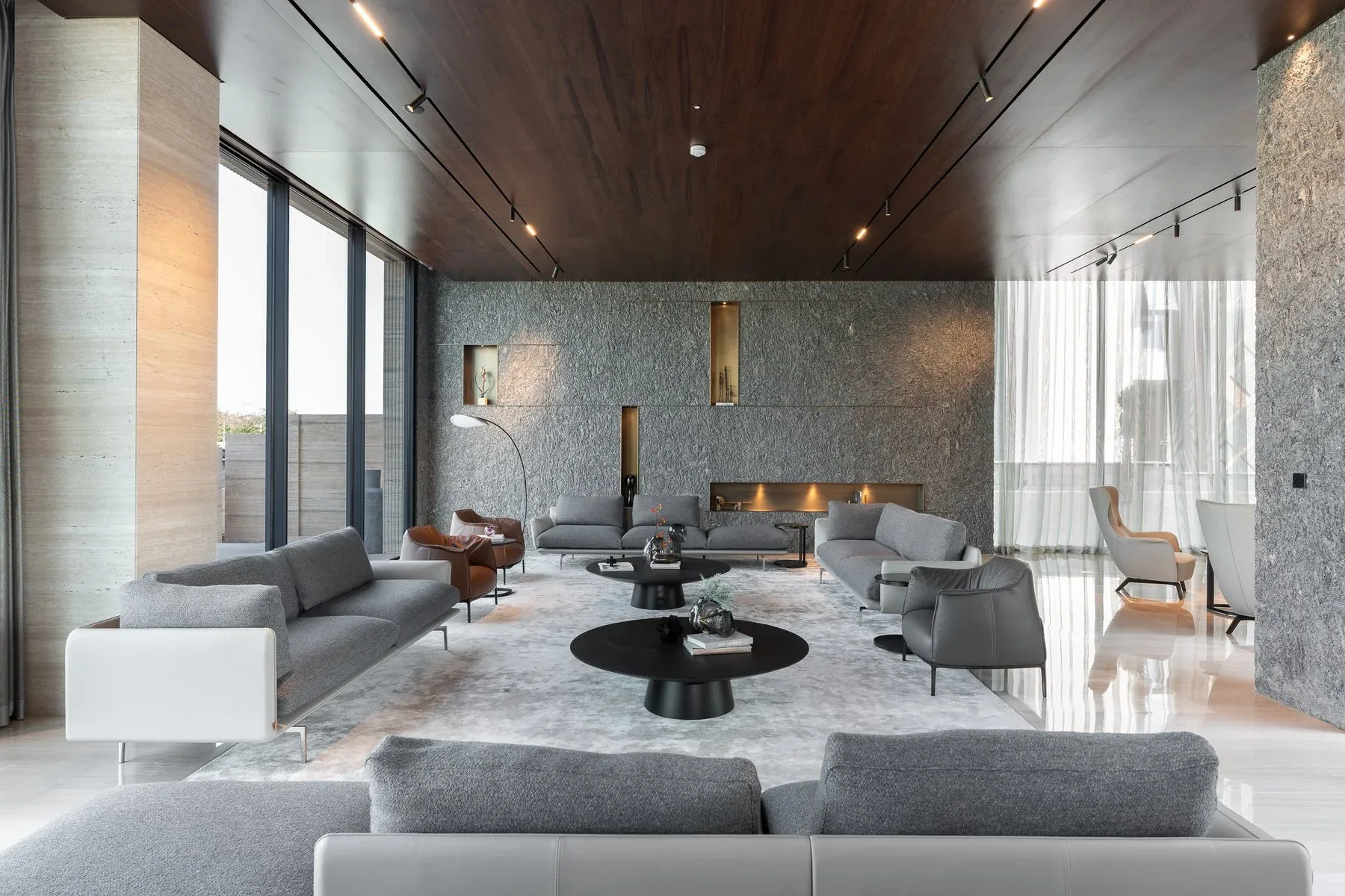 One-of-a-Kind Villa in Emerald Hills — photograph 5