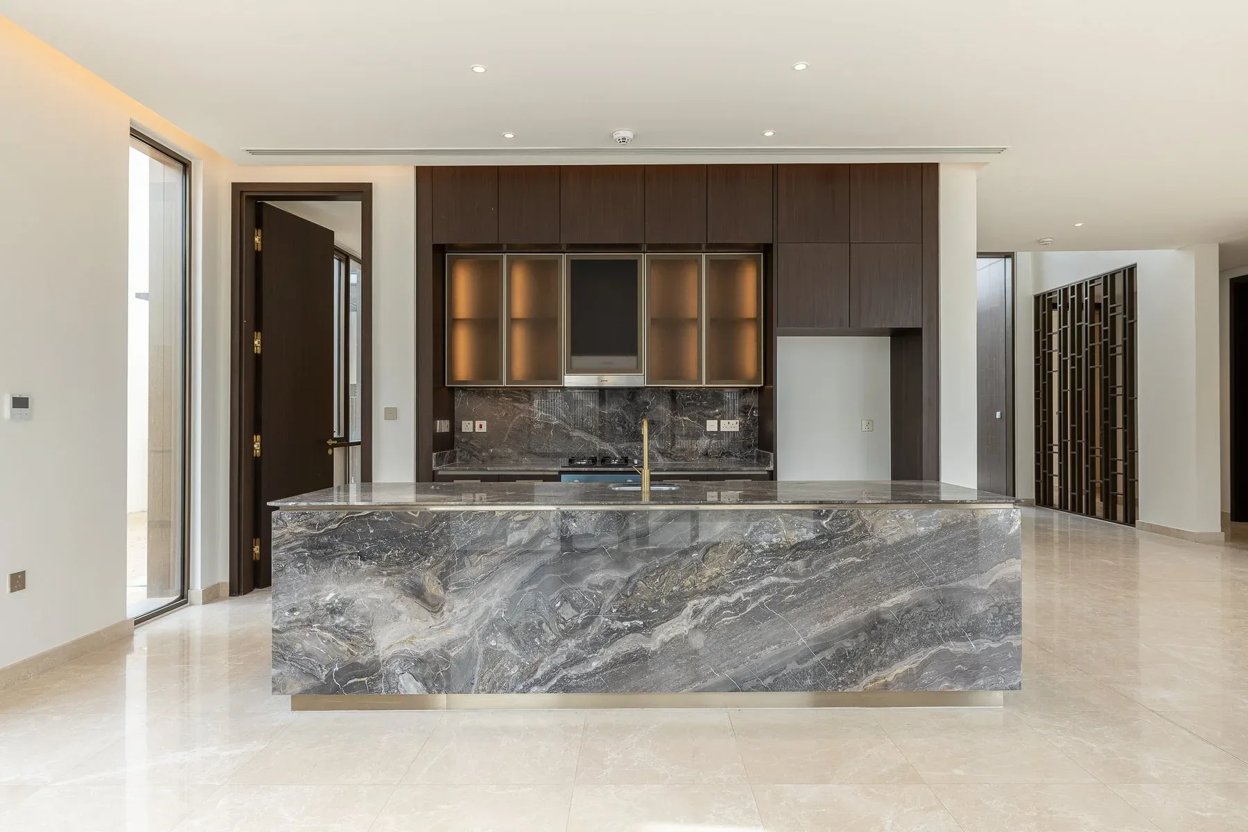 Meticulously-Crafted Corner Villa — photograph 4
