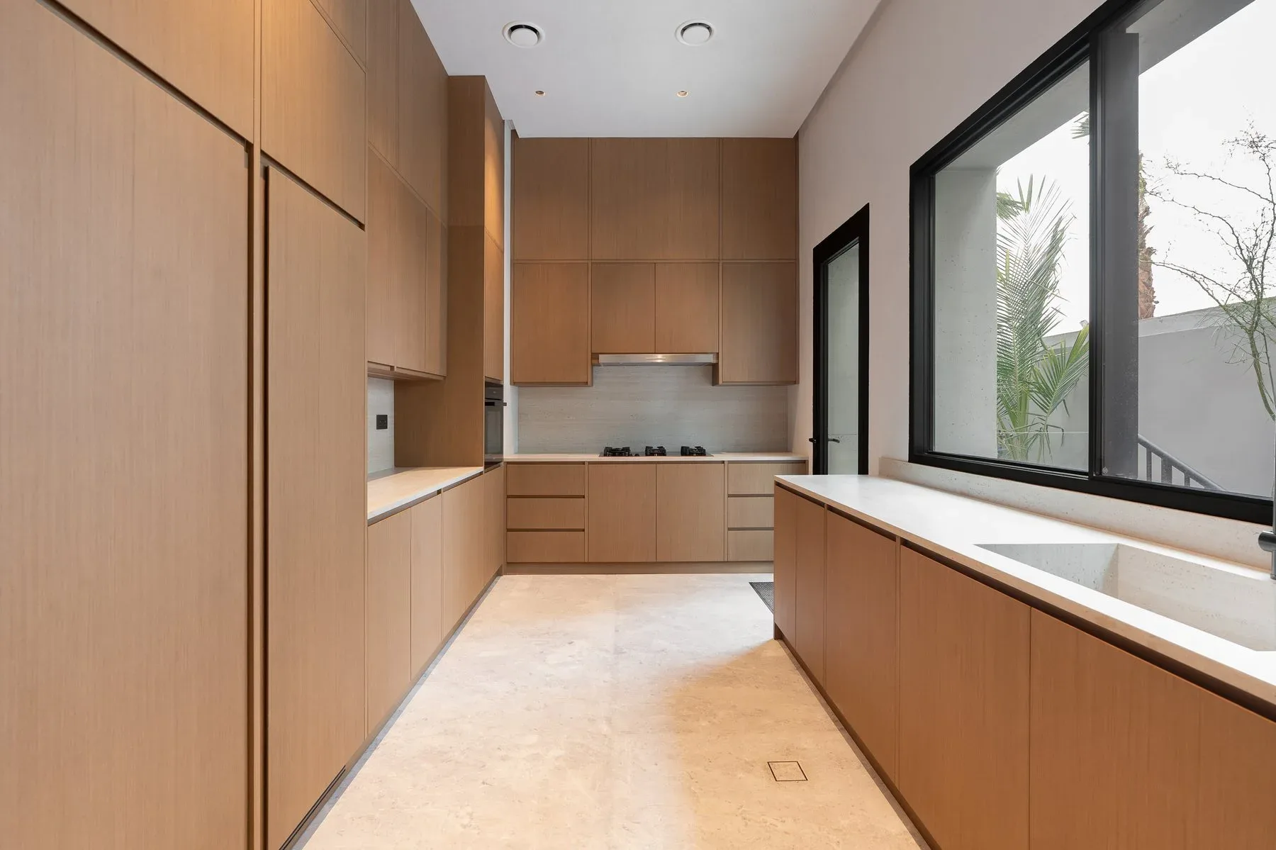 Breathtaking Ready-To-Move Home in Jumeirah — photograph 5