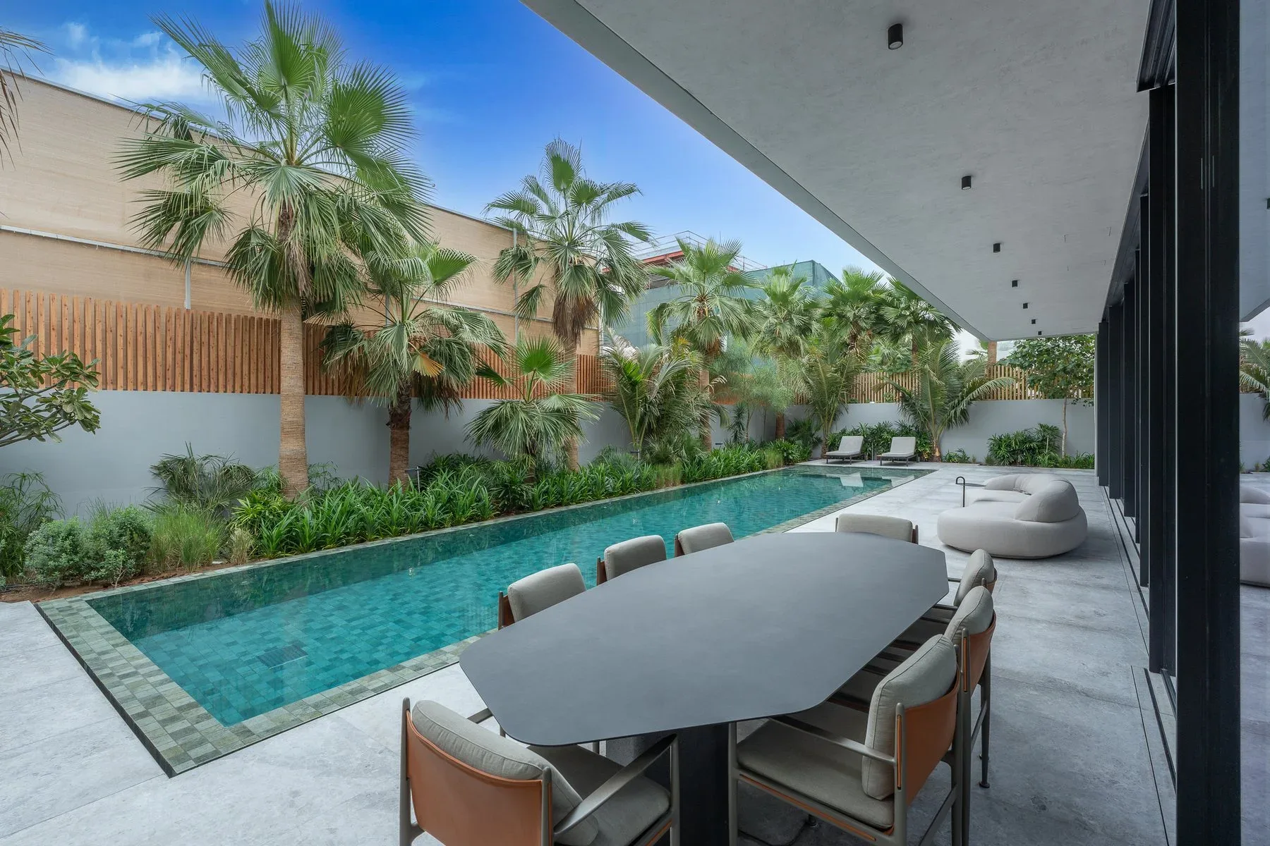 Breathtaking Ready-To-Move Home in Jumeirah — photograph 6