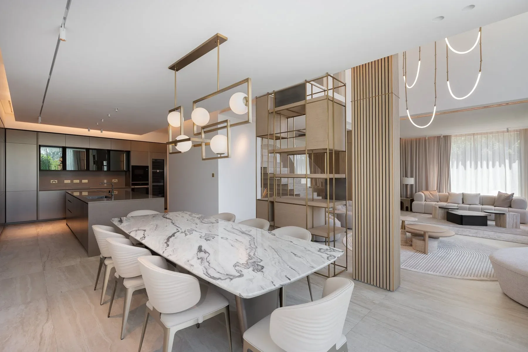 Stunning Lakefront Villa in Jumeirah Islands — photograph 3