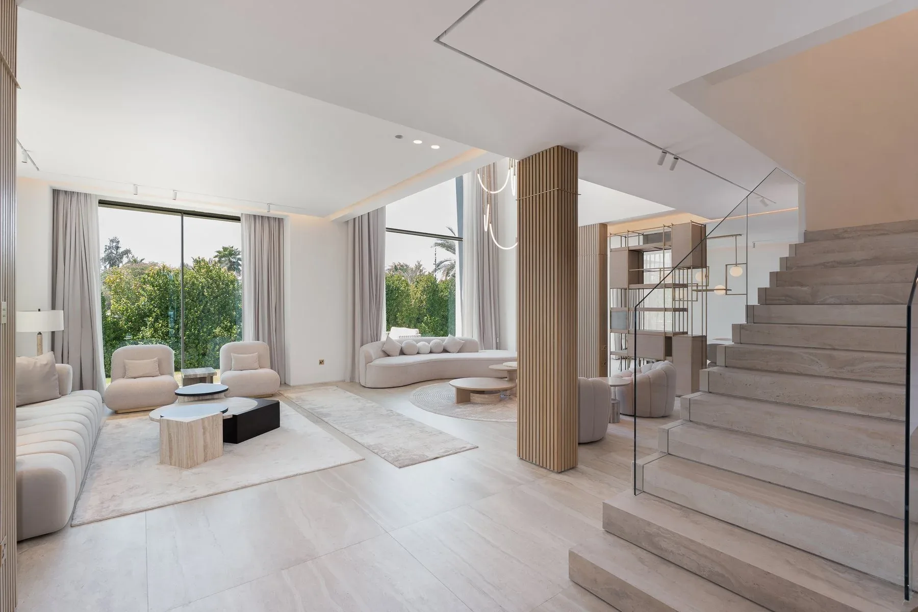 Stunning Lakefront Villa in Jumeirah Islands — photograph 4