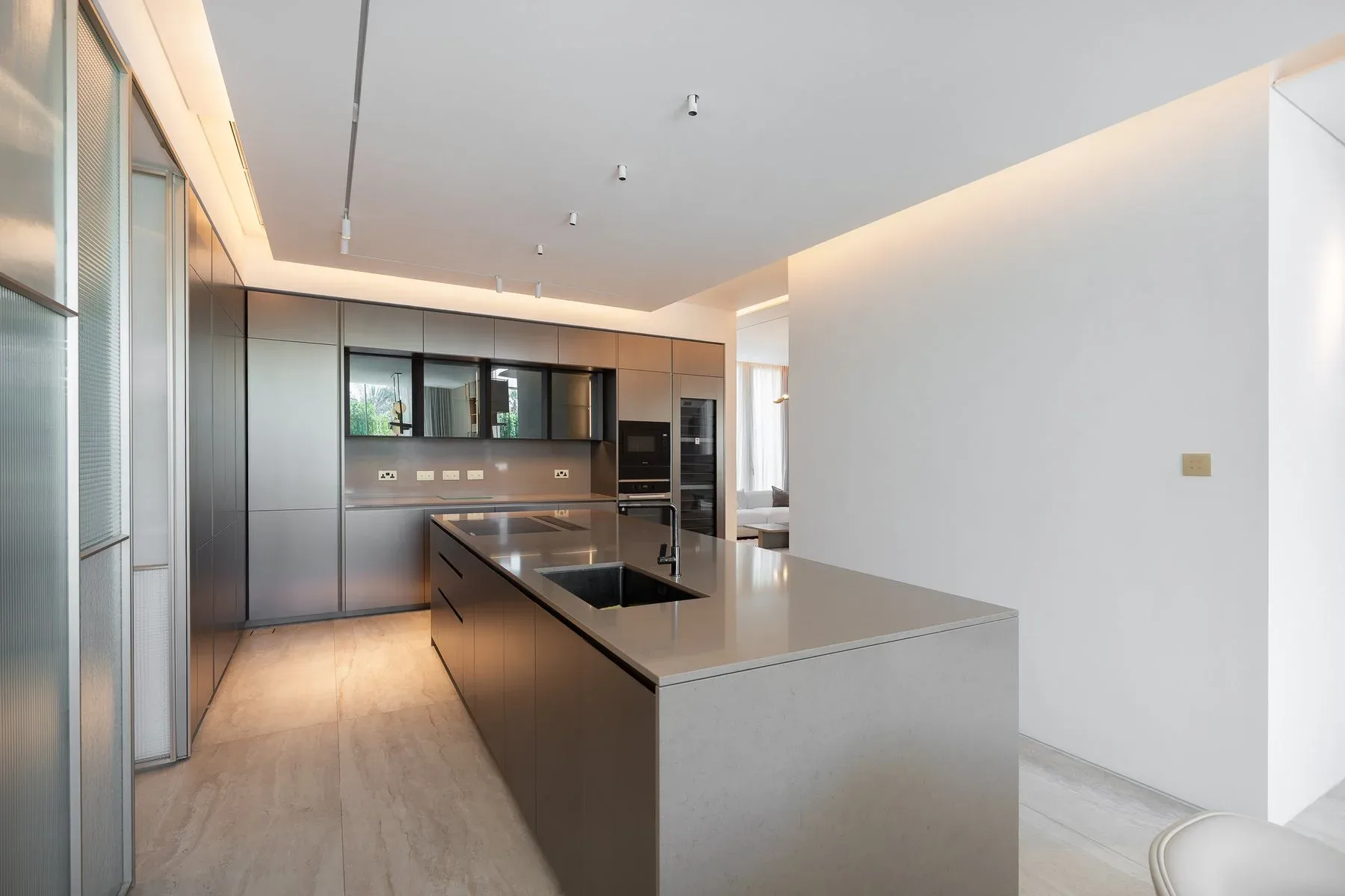 Stunning Lakefront Villa in Jumeirah Islands — photograph 7