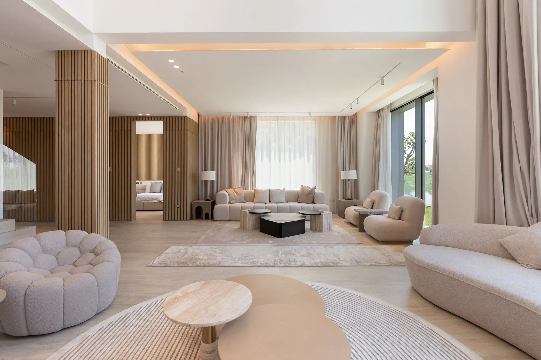 Stunning Lakefront Villa in Jumeirah Islands — photograph 8