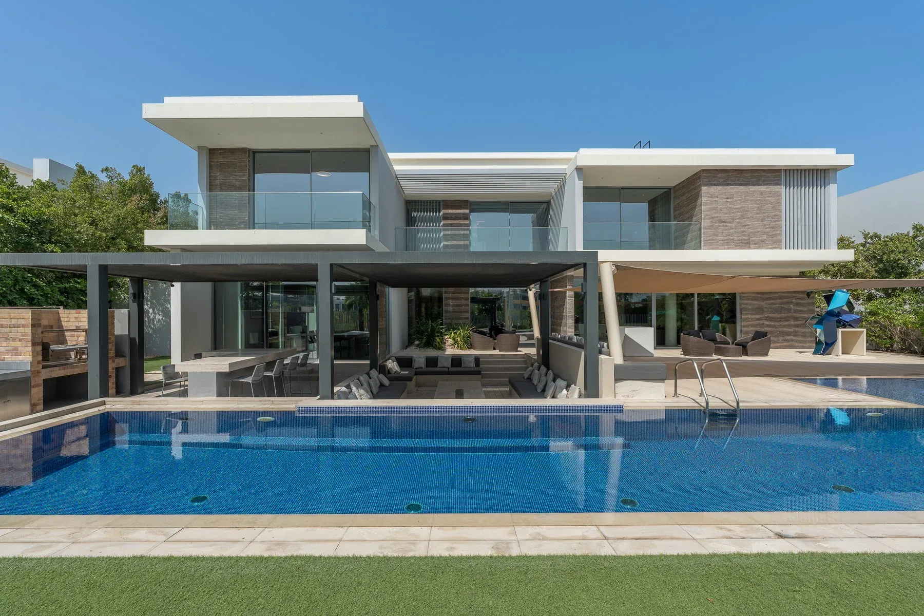 Voluminous Modern Villa in Dubai Hills Estate — photograph 2