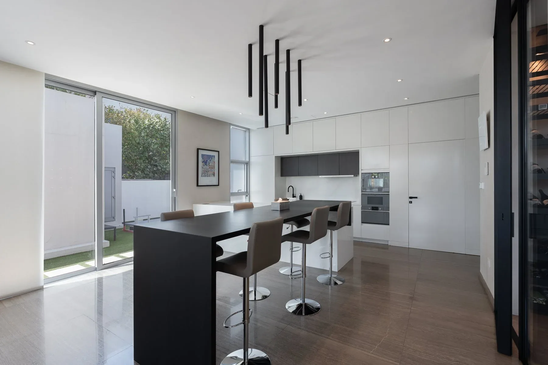 Voluminous Modern Villa in Dubai Hills Estate — photograph 9