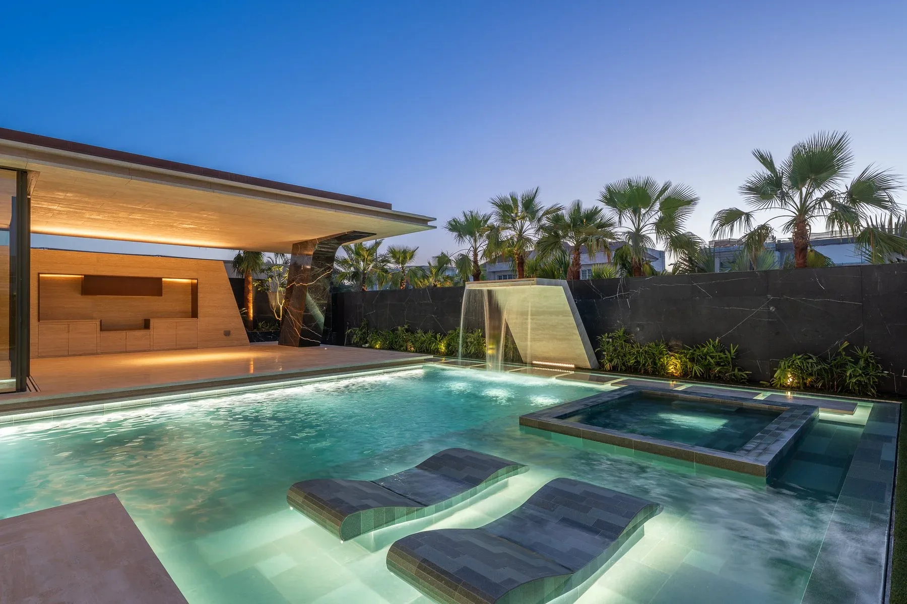 Newly-Built SAOTA-Designed Mansion in Umm Al Sheif — photograph 2