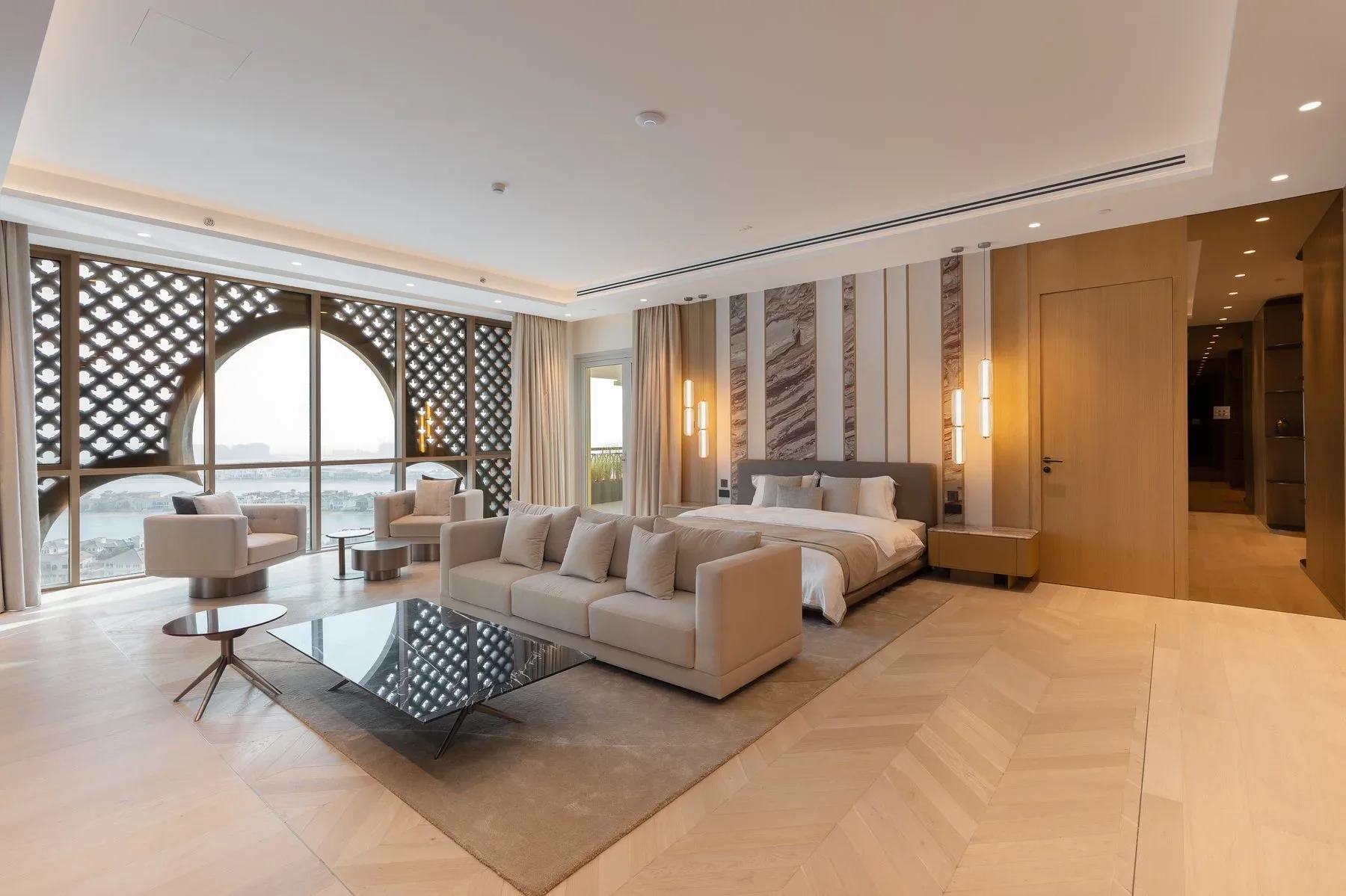 Voluminous Quadruplex Penthouse on Palm Jumeirah — photograph 9