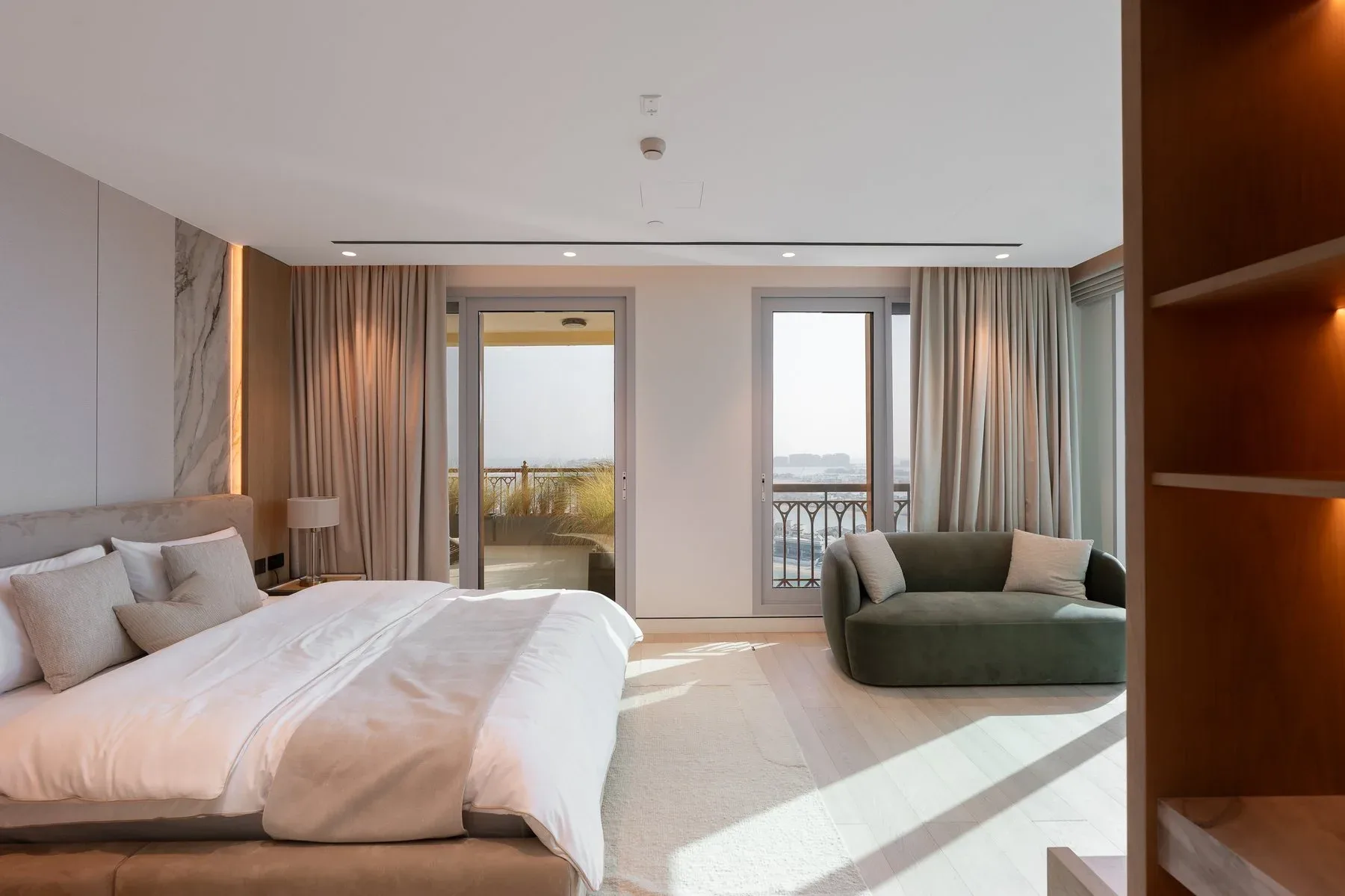 Voluminous Quadruplex Penthouse on Palm Jumeirah — photograph 10