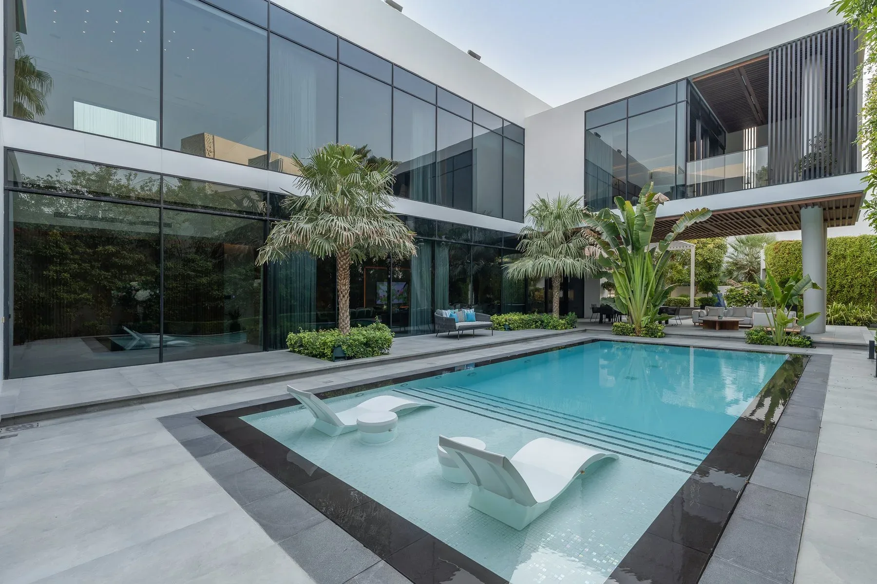 Bespoke Villa of Remarkable Scale in Al Barari — photograph 1