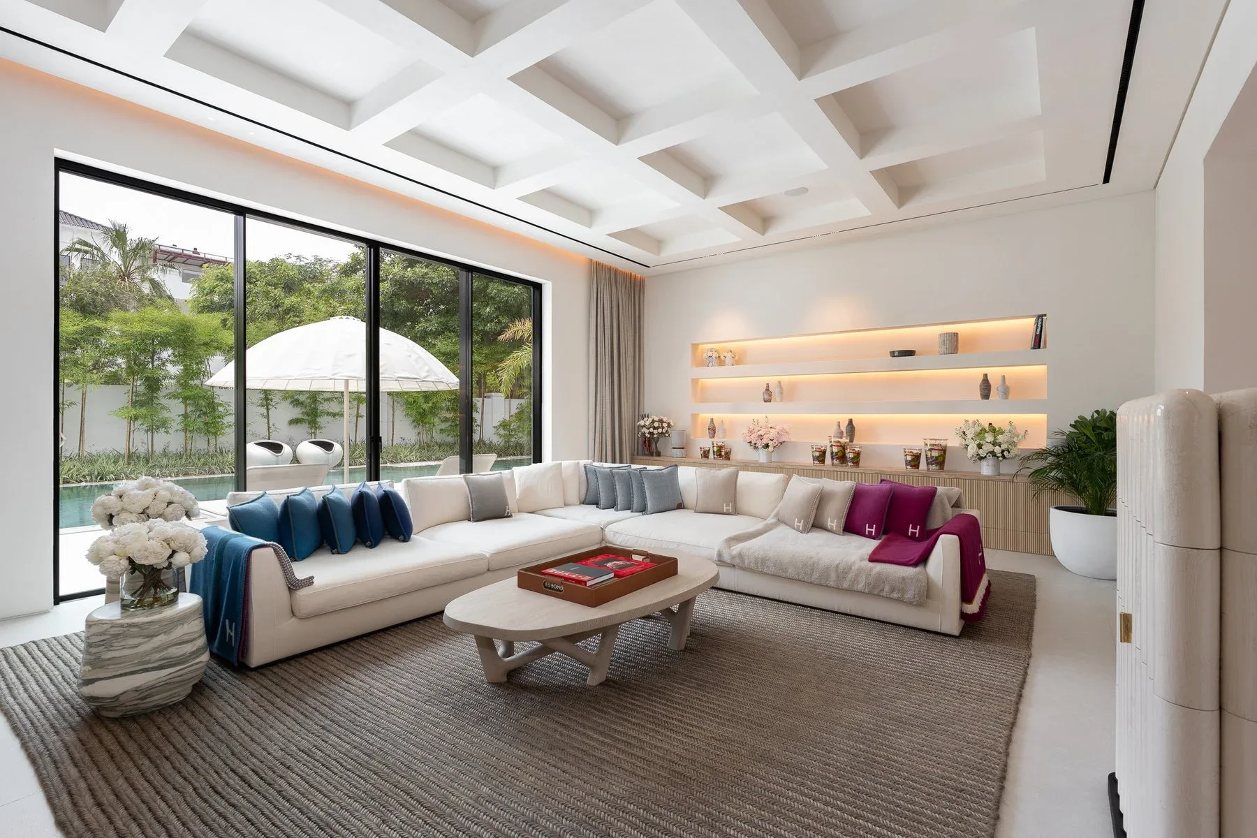 Custom-Designed Turnkey Villa in Al Barari — photograph 2
