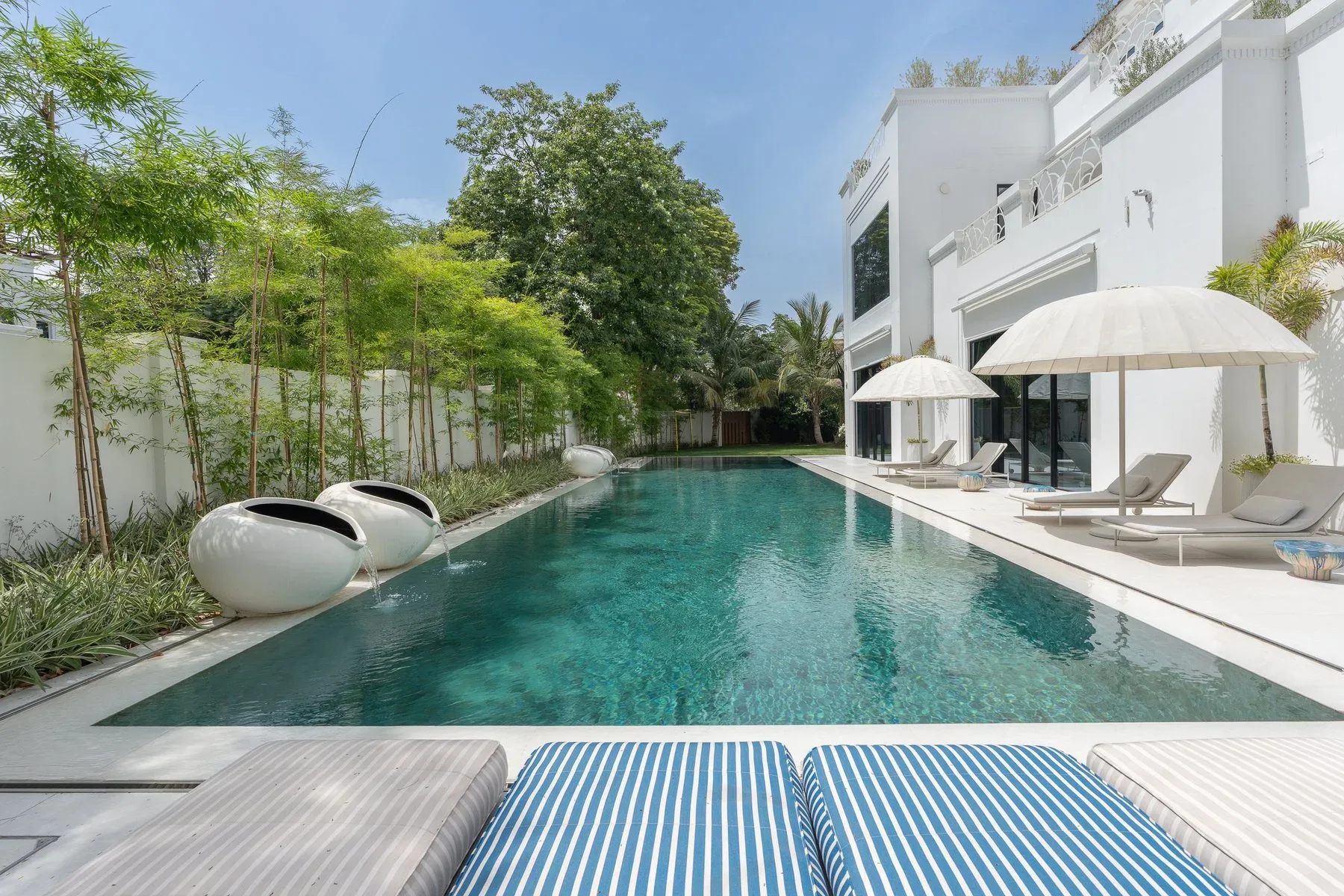 Custom-Designed Turnkey Villa in Al Barari — photograph 6