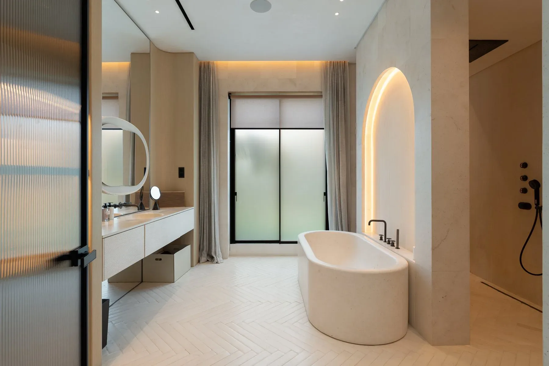 Custom-Designed Turnkey Villa in Al Barari — photograph 8