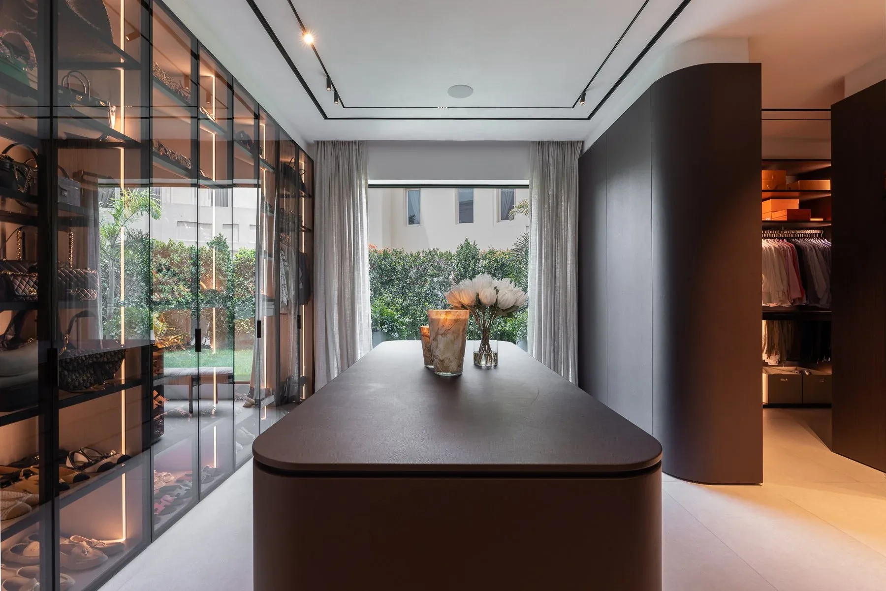 Custom-Designed Turnkey Villa in Al Barari — photograph 9