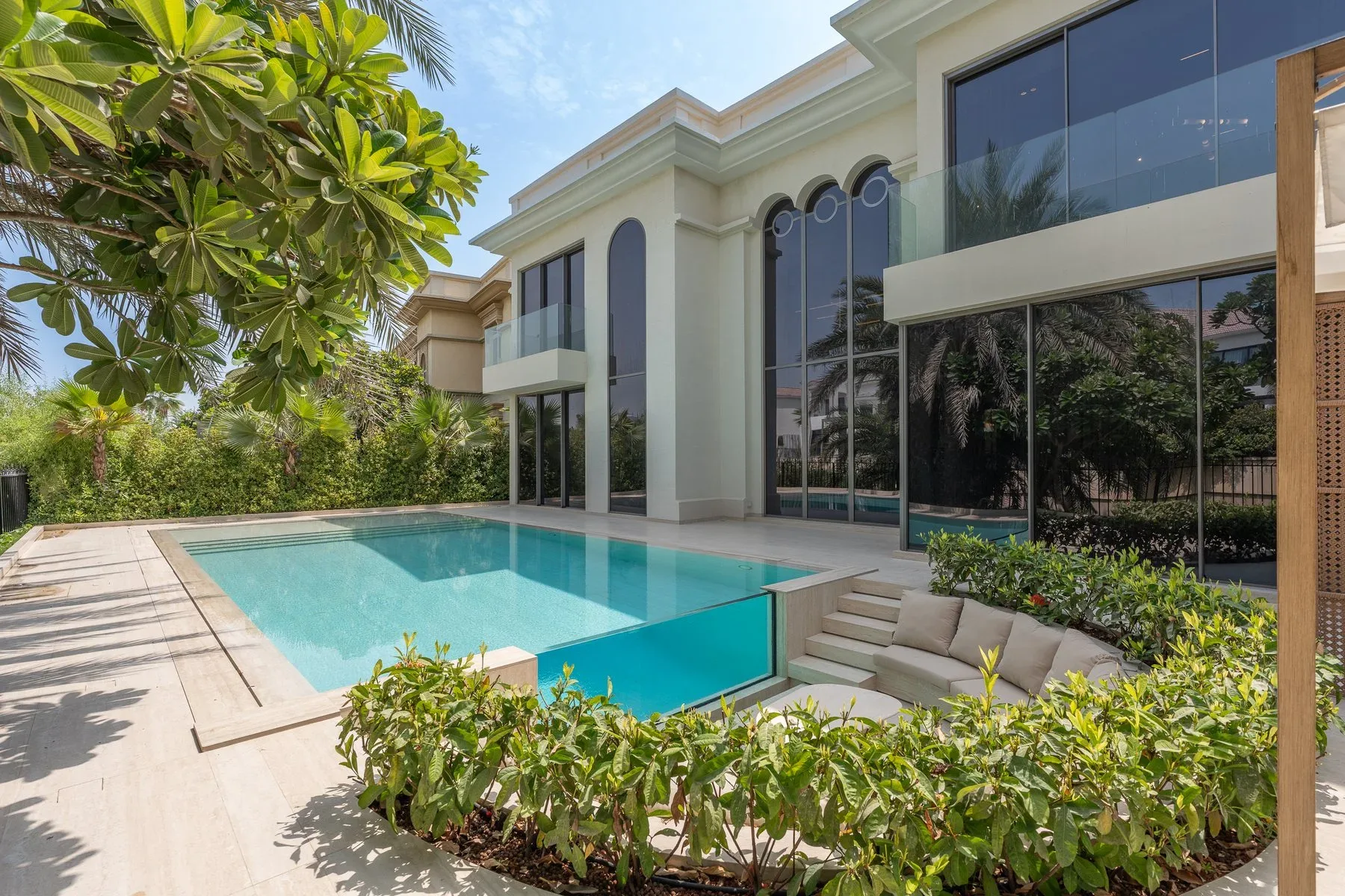 Bespoke Monaco Style Villa in Jumeirah Islands — photograph 1