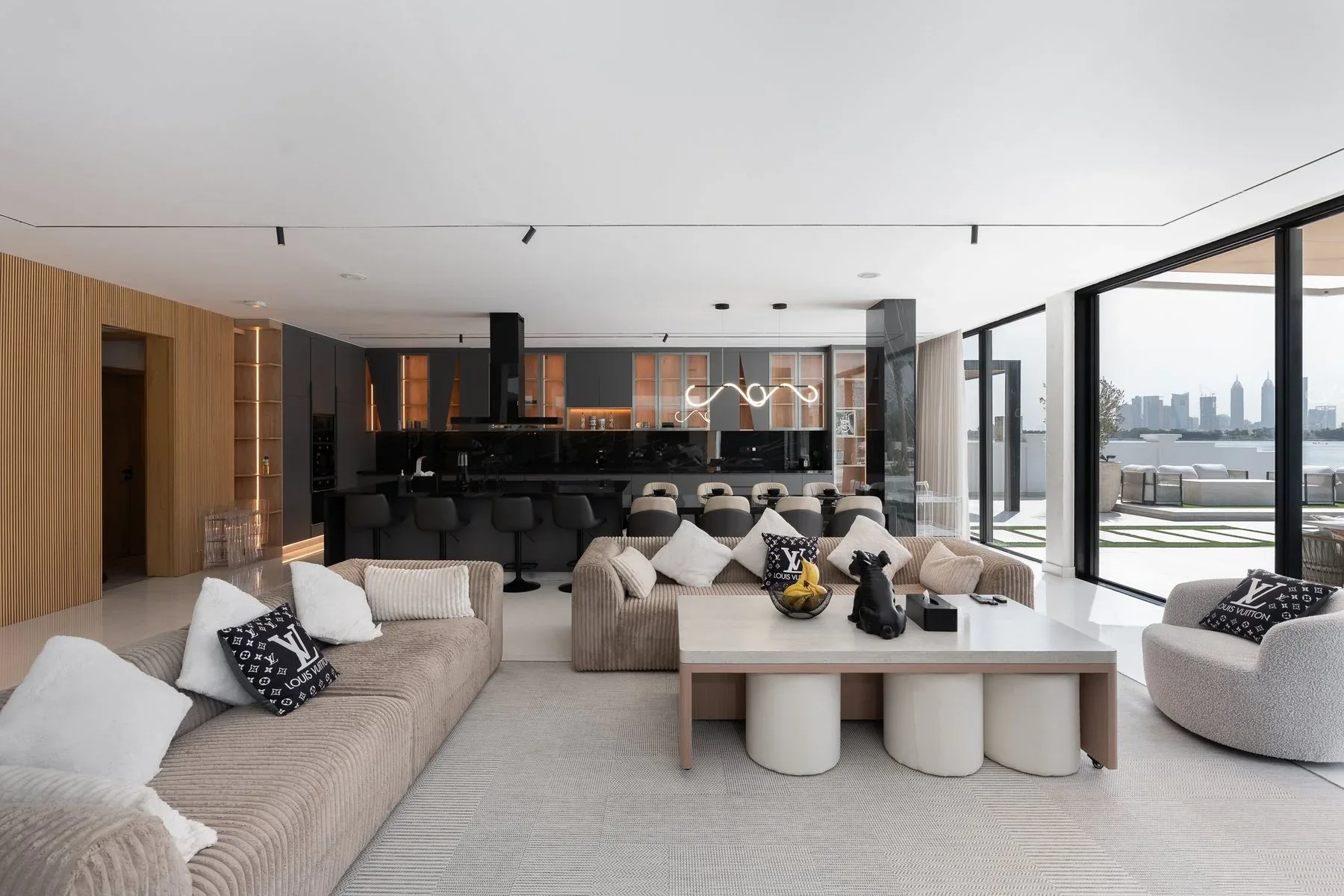 Expertly Upgraded Signature Villa on Palm Jumeirah — photograph 5