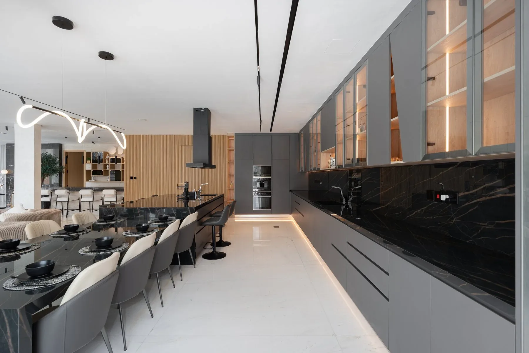 Expertly Upgraded Signature Villa on Palm Jumeirah — photograph 8
