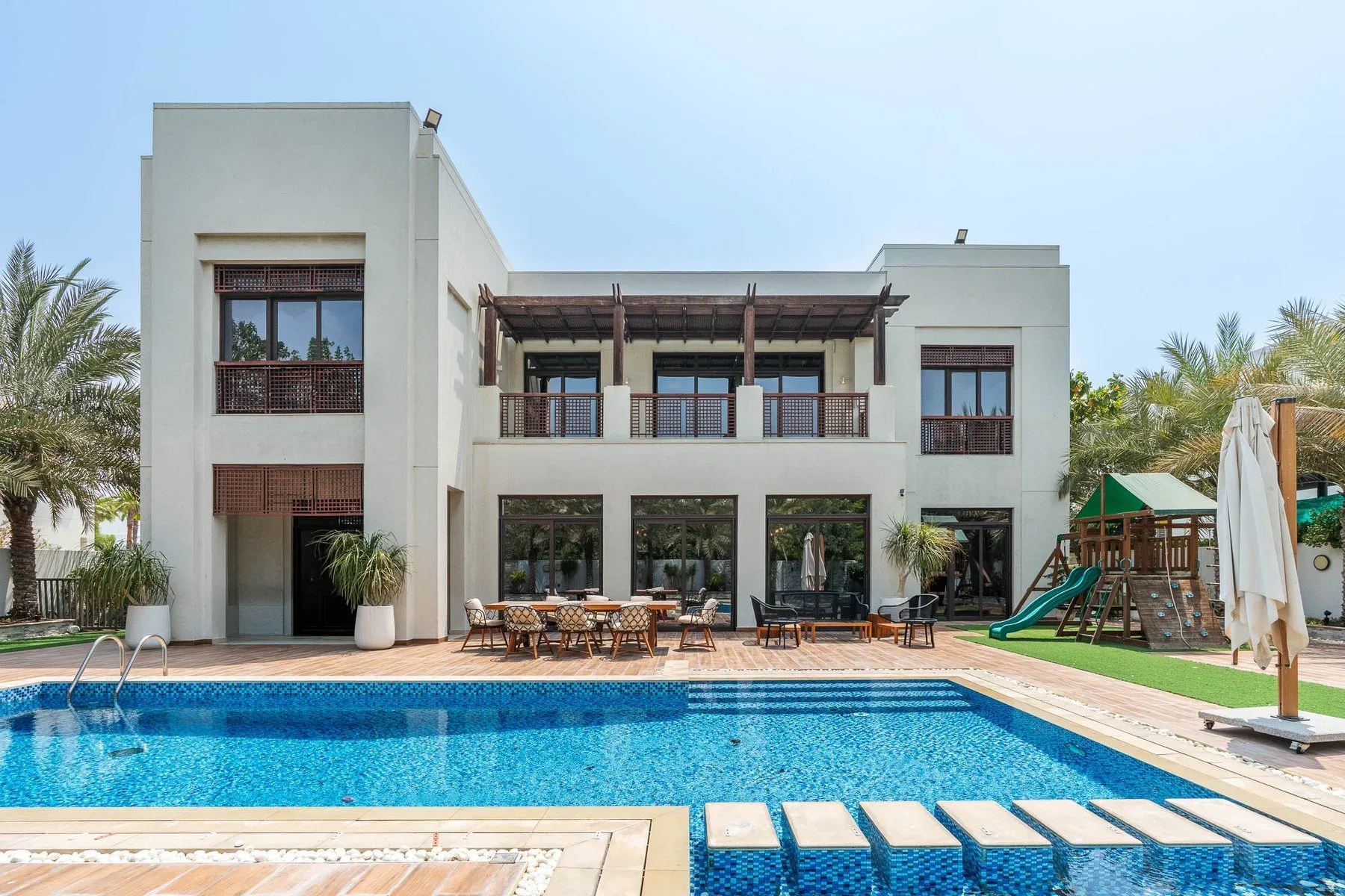 Villa on Private Corner Plot in District One — photograph 1