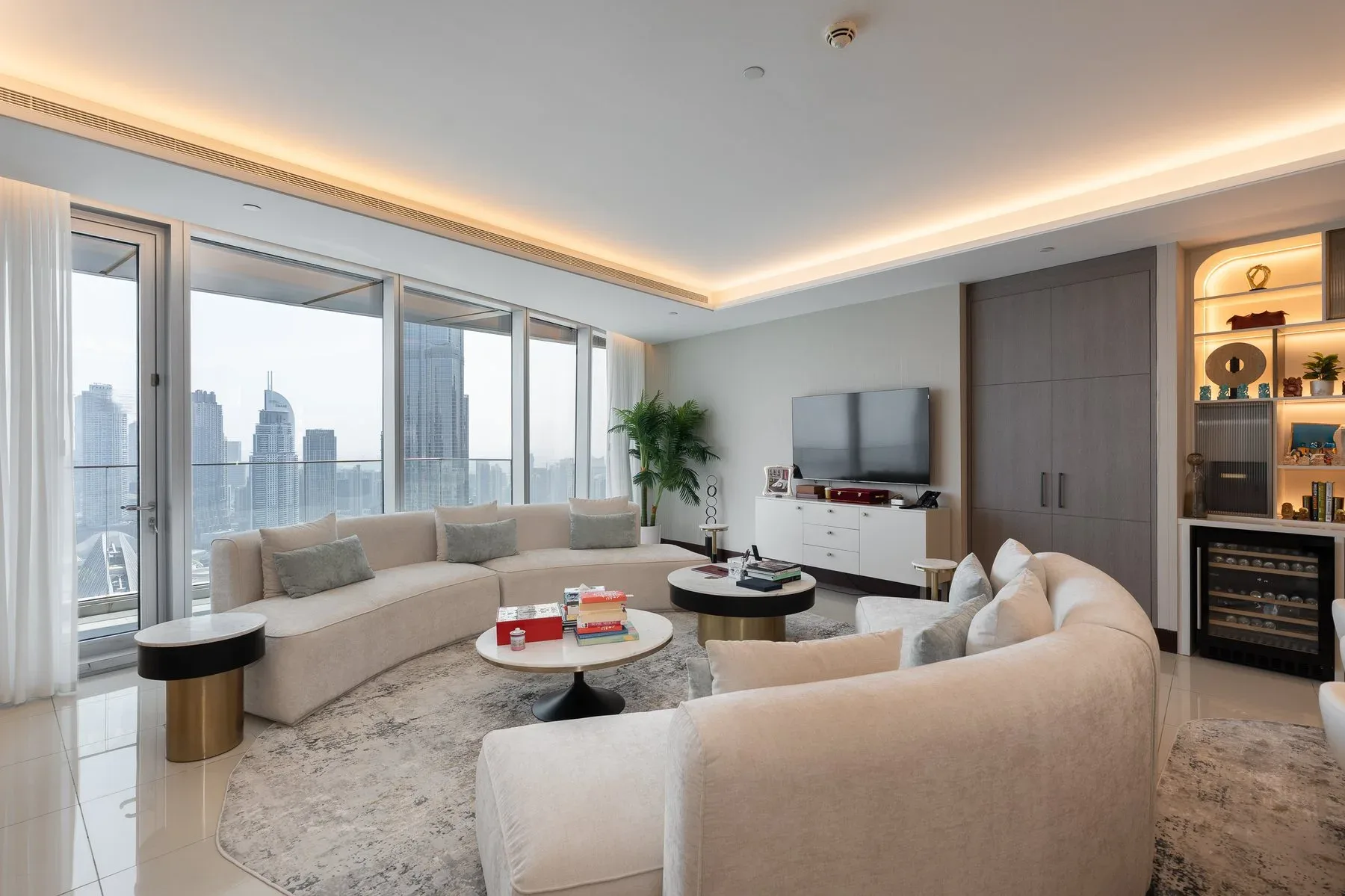 Upgraded Penthouse at Sky Views — photograph 3