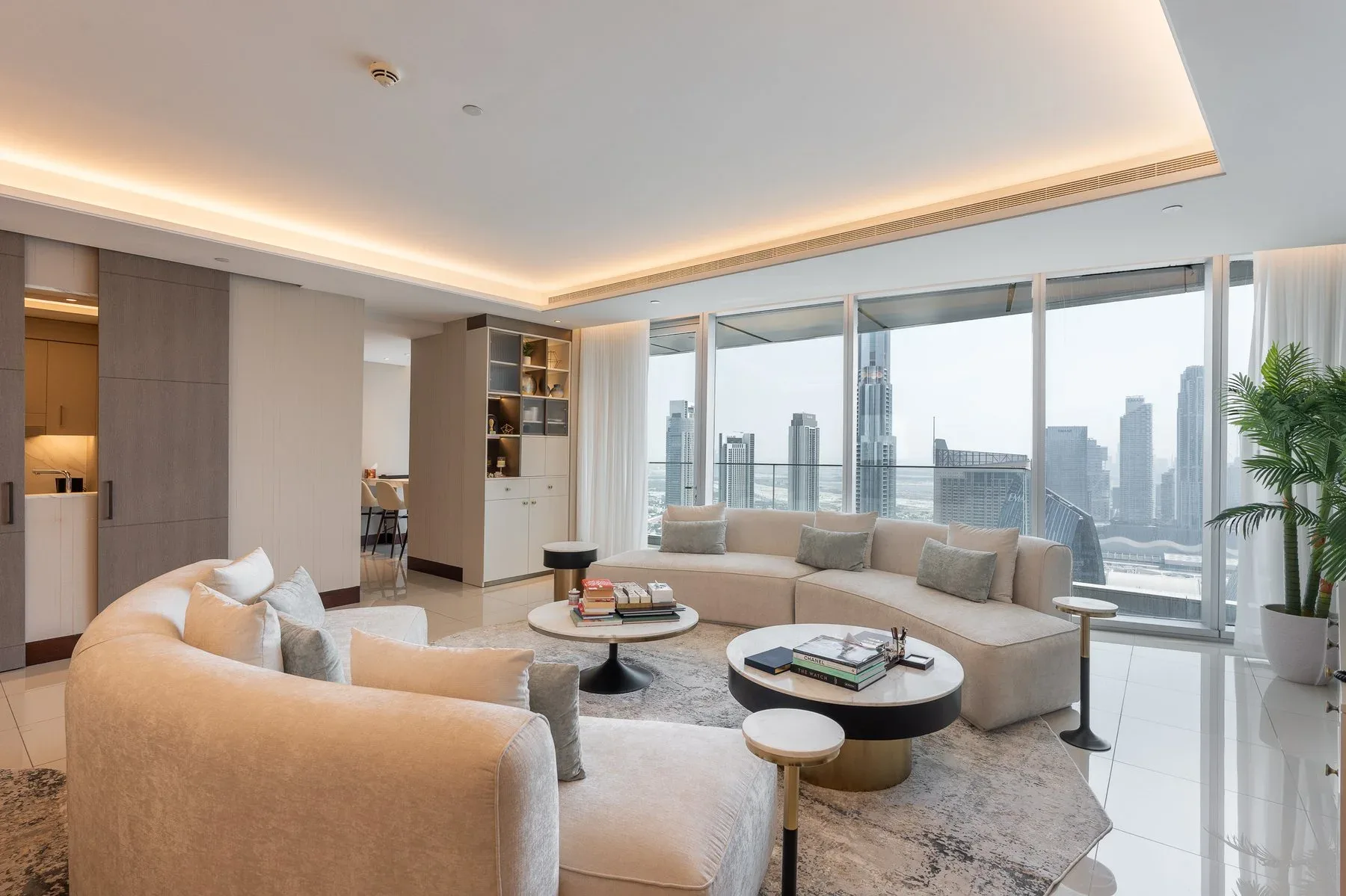 Upgraded Penthouse at Sky Views — photograph 2